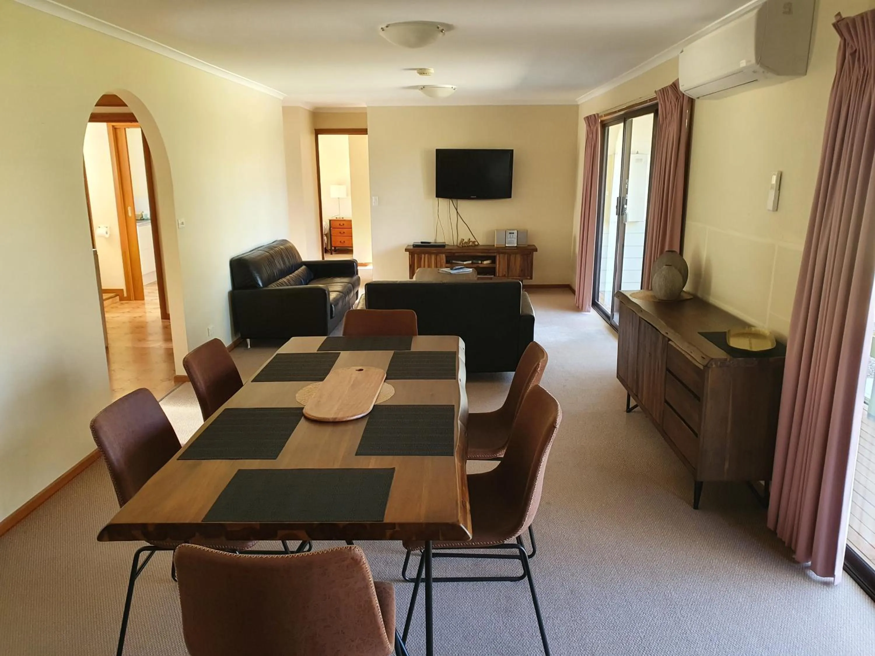 Living room in Golden Heritage Apartments Beechworth