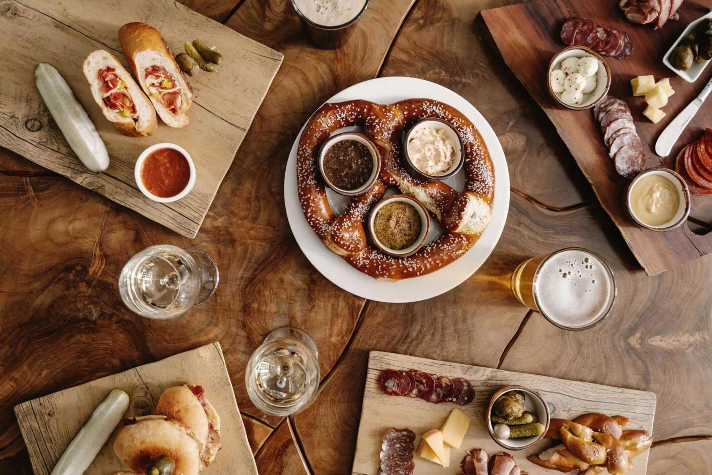 Restaurant/places to eat in Hotel Morgan a Wyndham Hotel