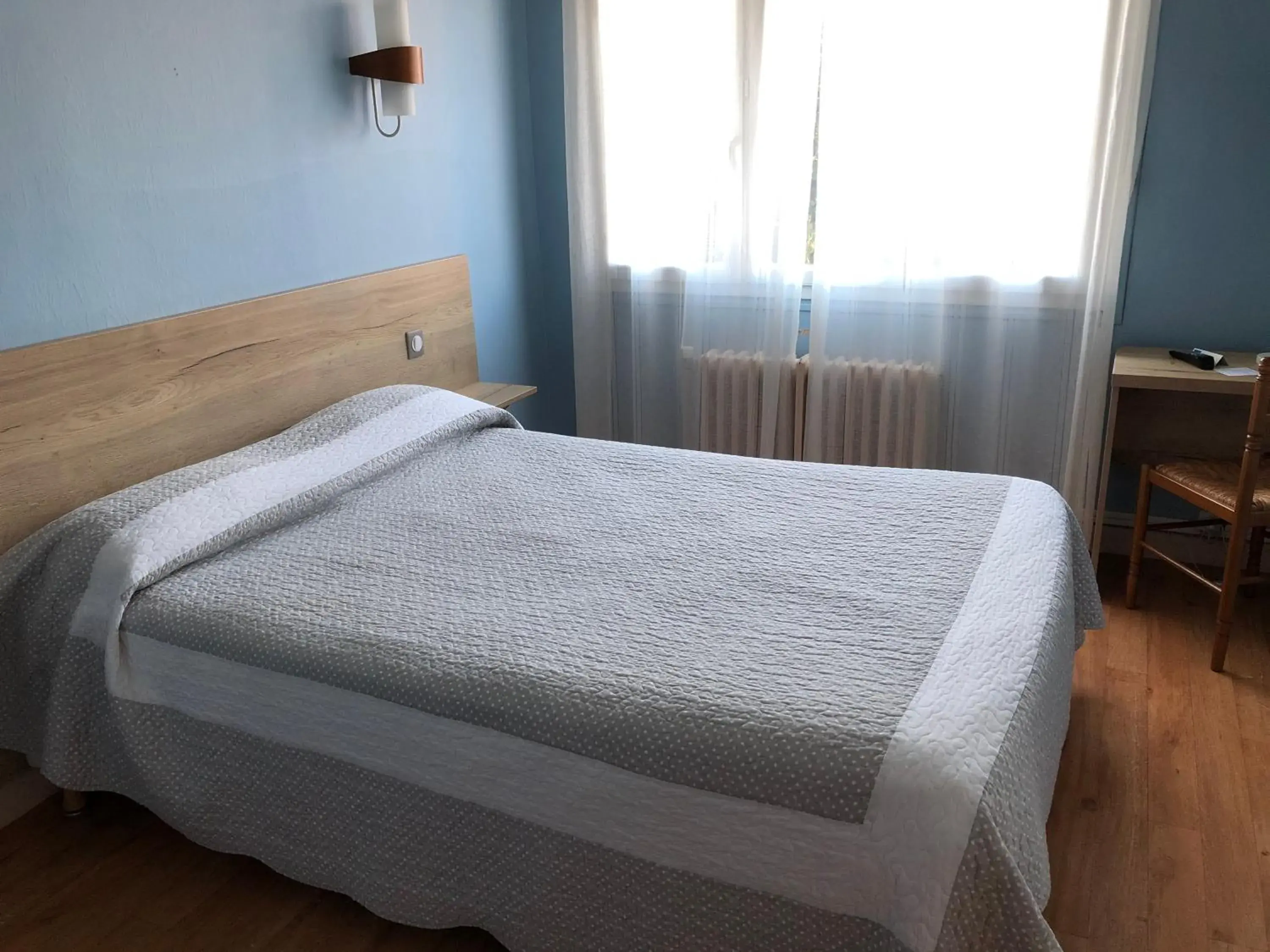Comfort Double Room - single occupancy in Hotel Restaurant Saint-Benoit Comfort Double Room - single occupancy in Hotel Restaurant Saint-Benoit