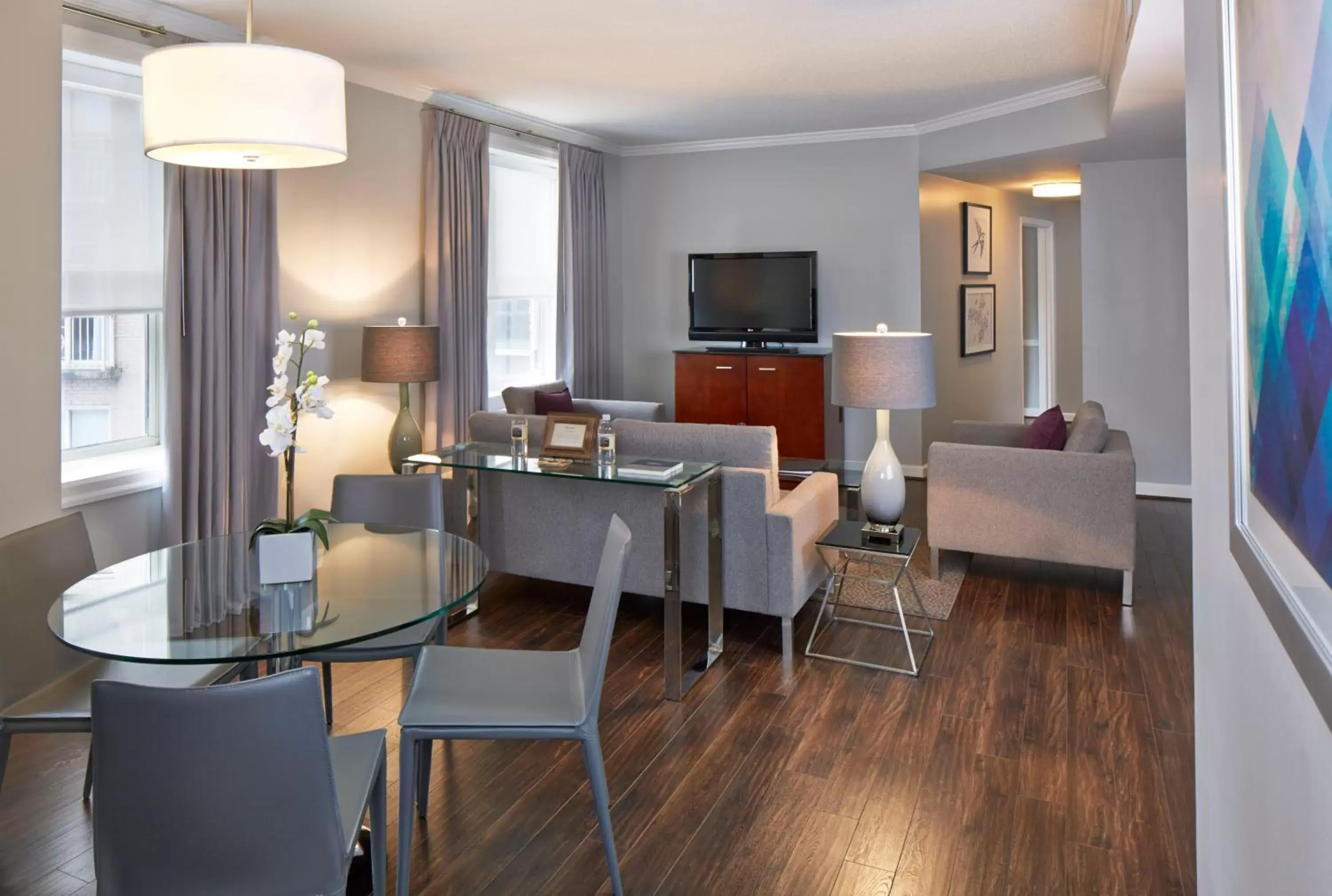 Queen Studio - Disability Access in The Georgian Terrace Queen Studio - Disability Access in The Georgian Terrace