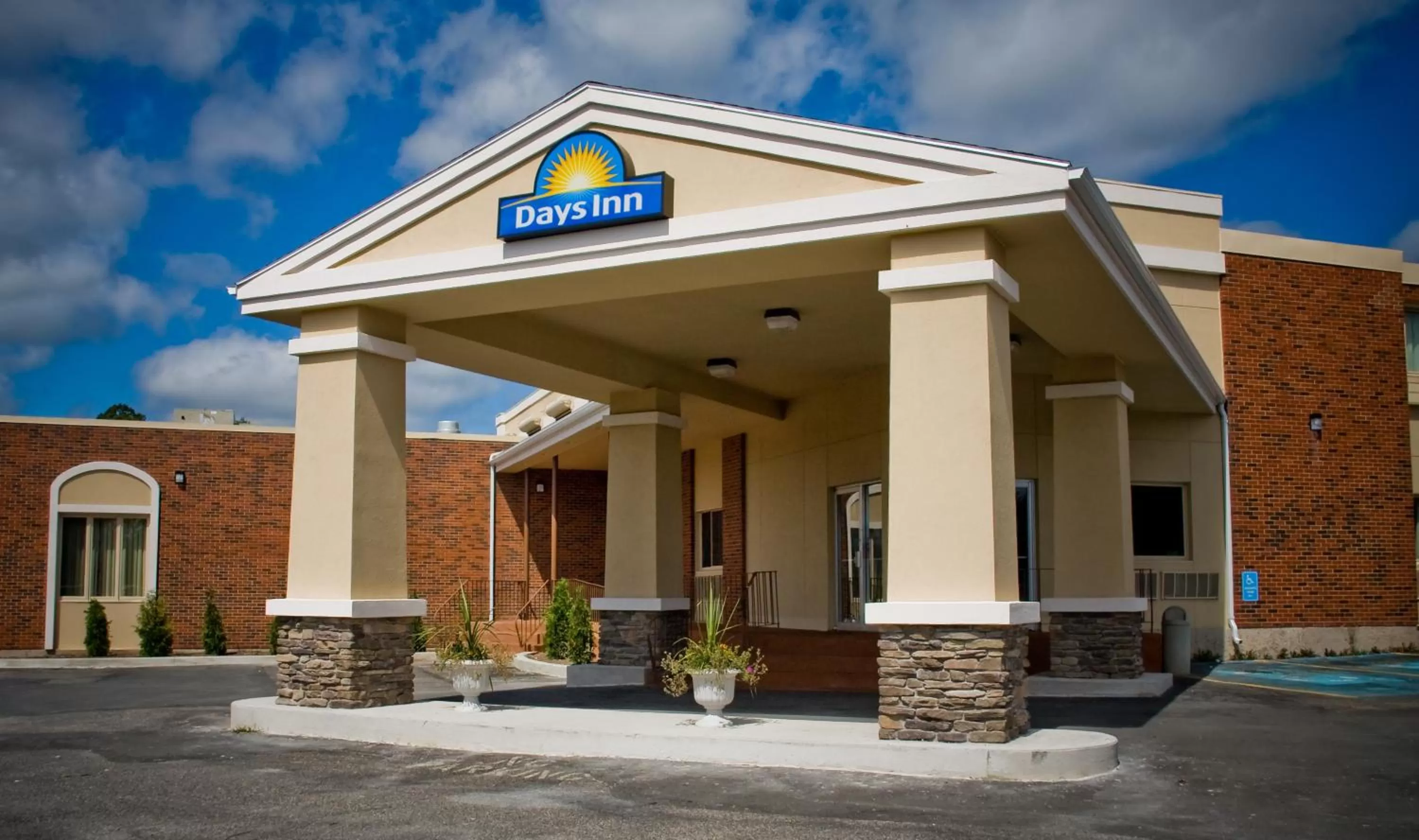 Facade/entrance in Days Inn by Wyndham Bridgewater Conference Center