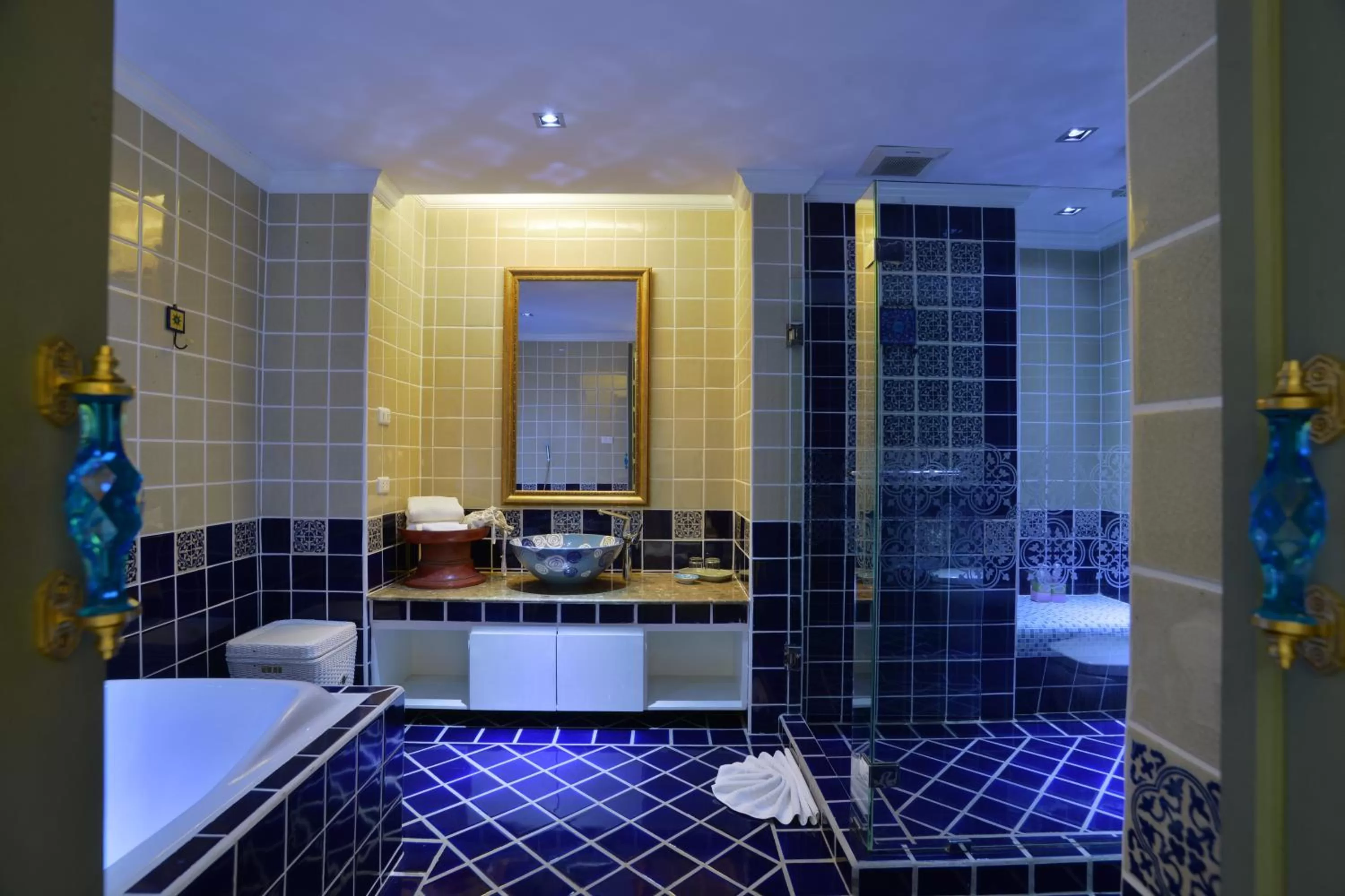 Bathroom in At Pingnakorn Huaykaew