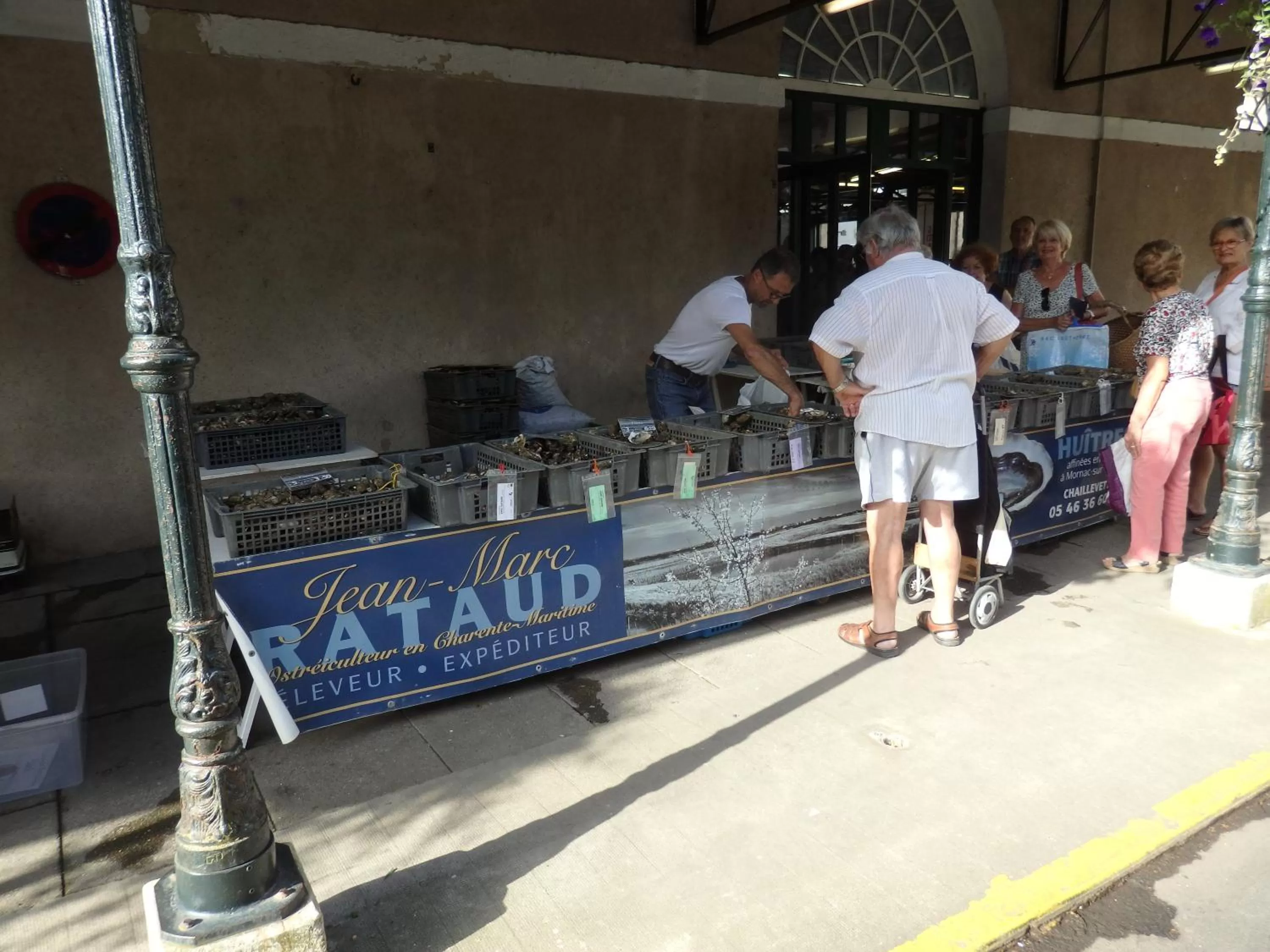 Shopping Area in Le Perroquet Vert
