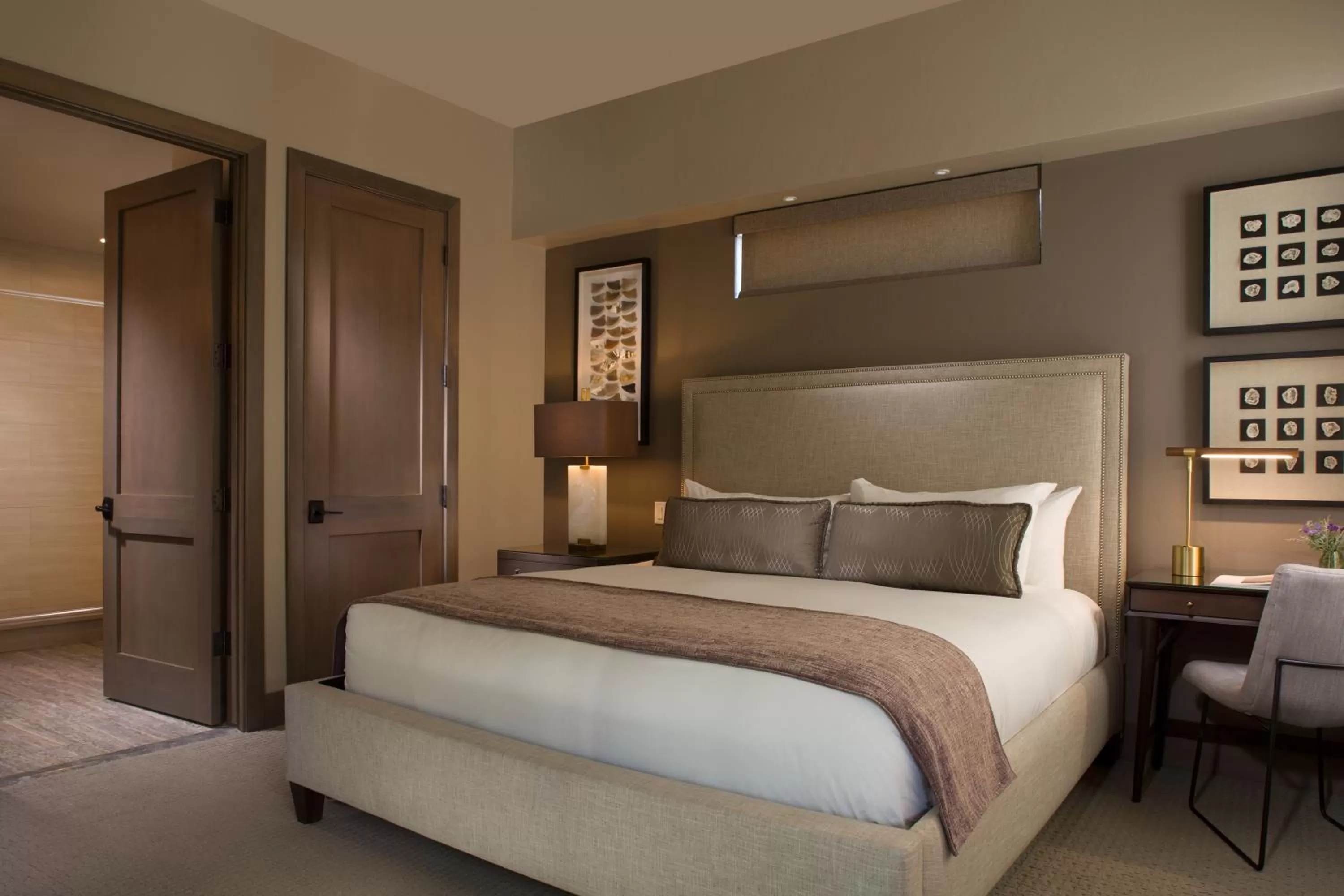 Bed in Garden of the Gods Resort & Club