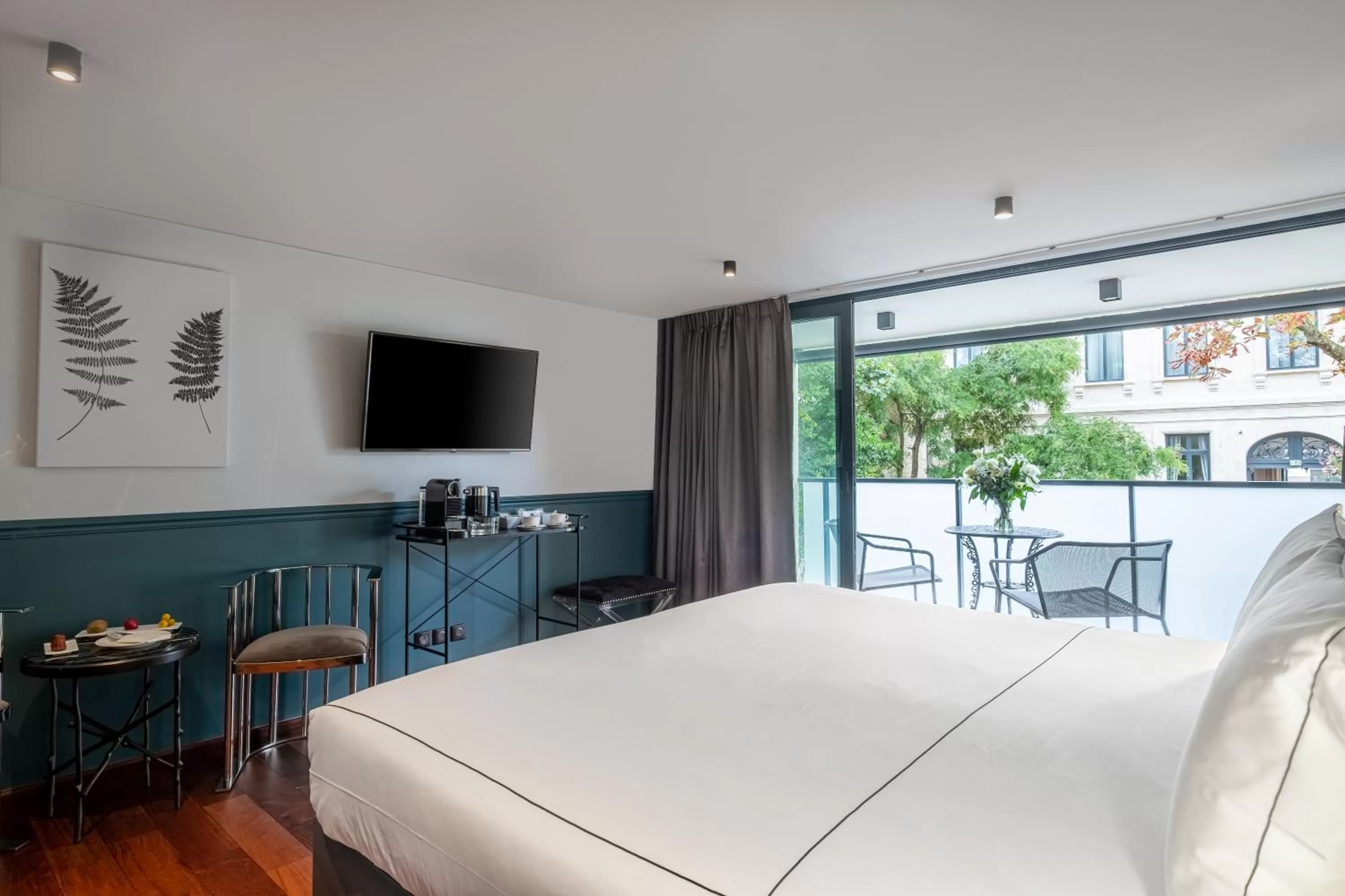 Photo of the whole room, Bed in Le Palais Gallien Hôtel & Spa