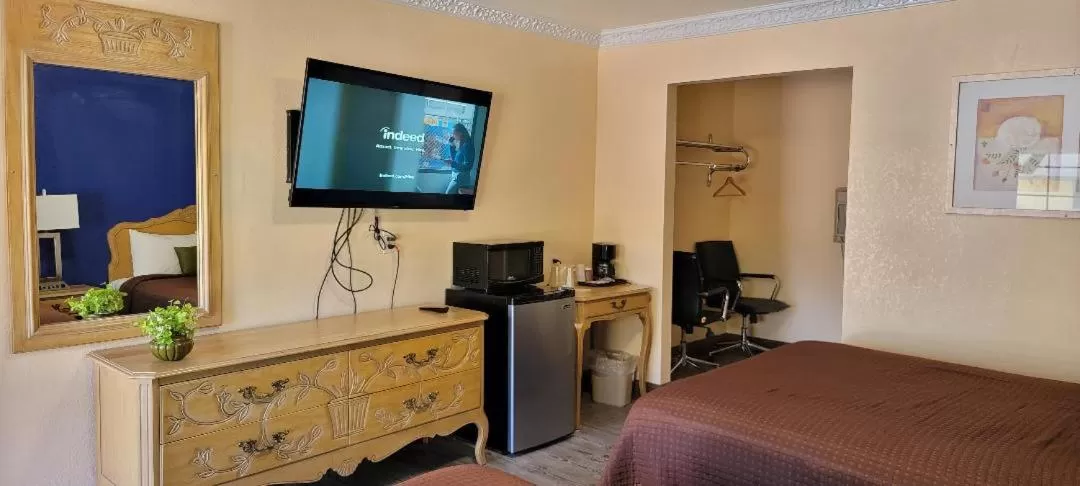 TV and multimedia in Lakeview Inn