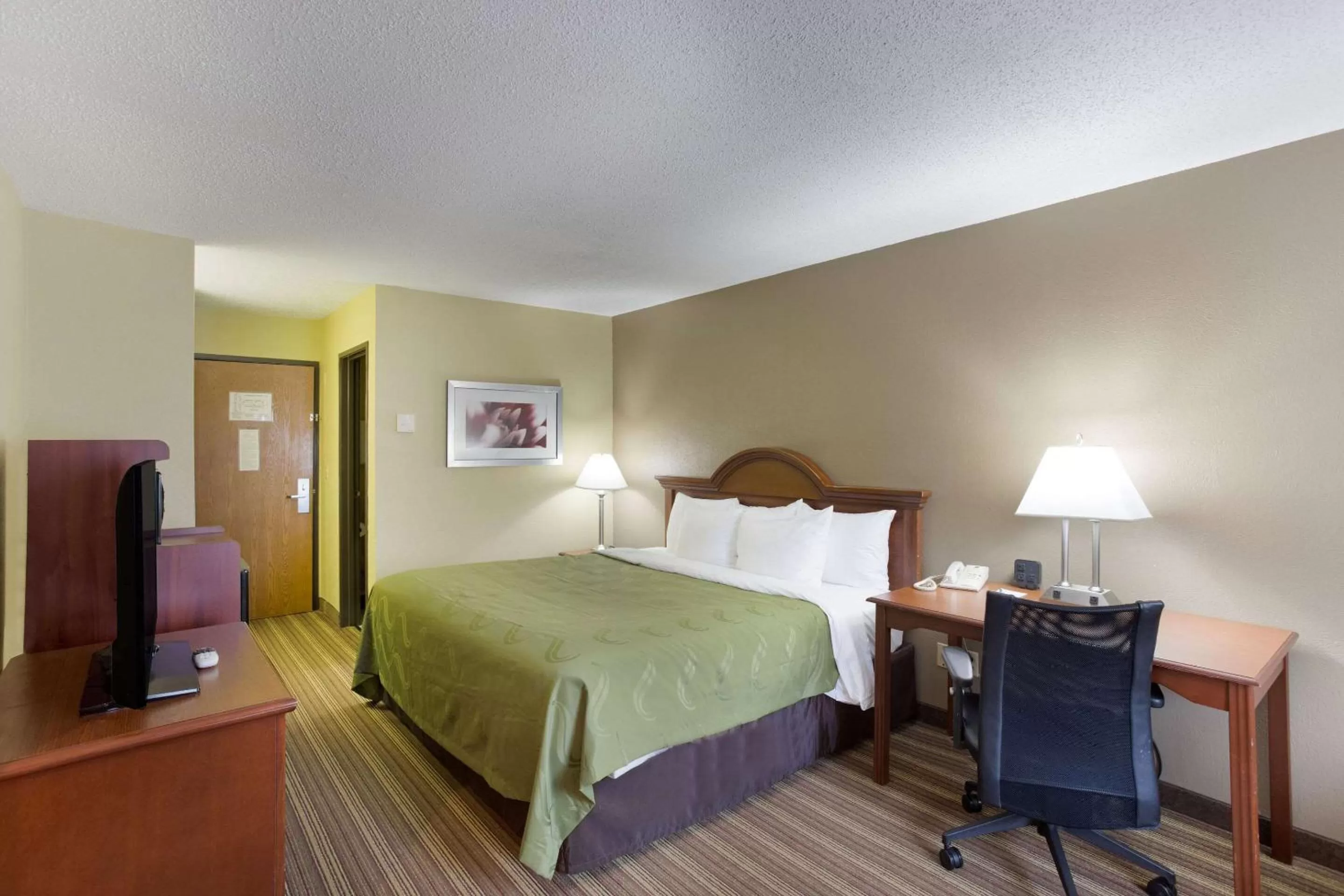 Photo of the whole room, Bed in Quality Inn