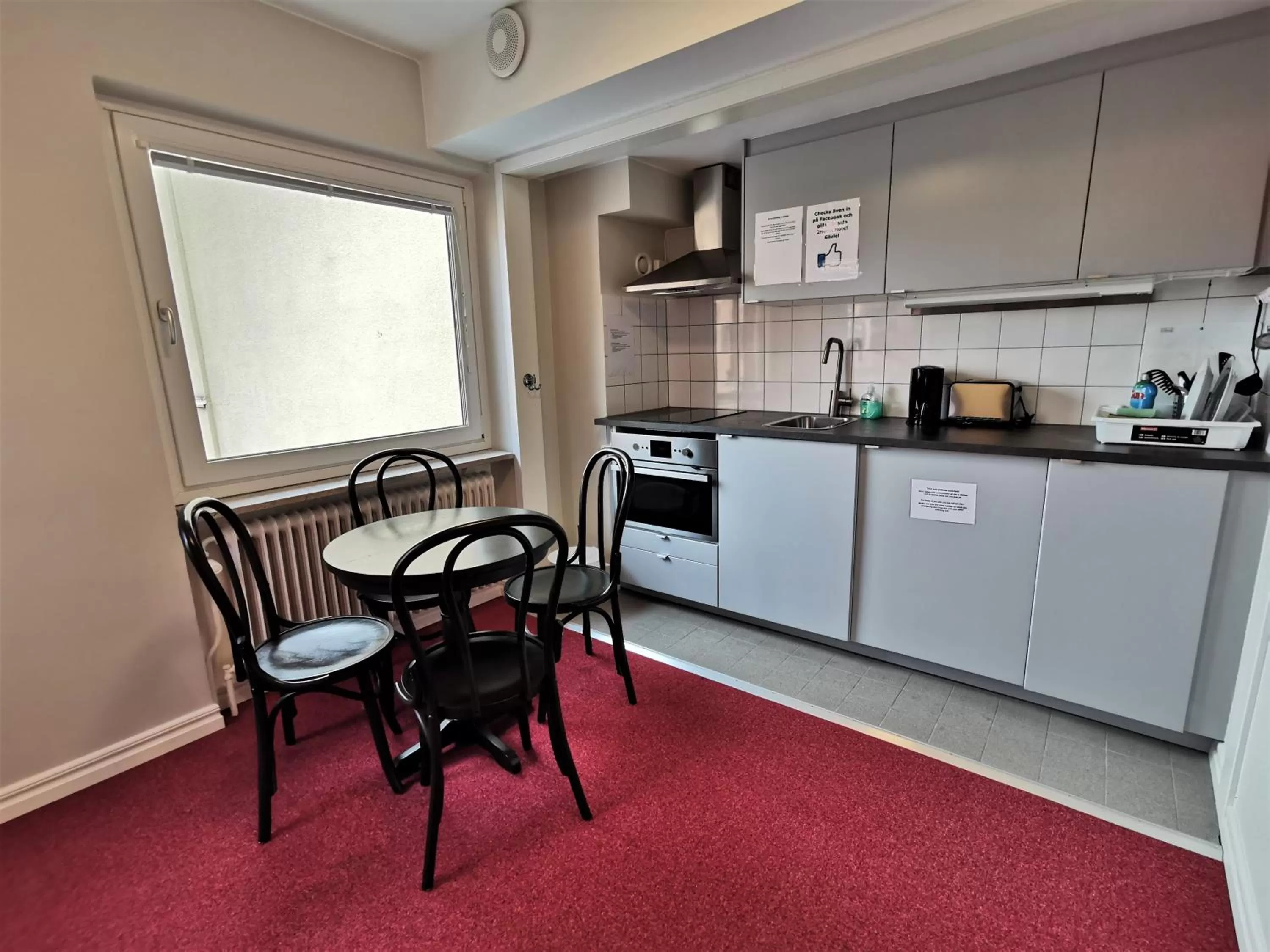 Kitchen or kitchenette in 2Home Hotel Gävle