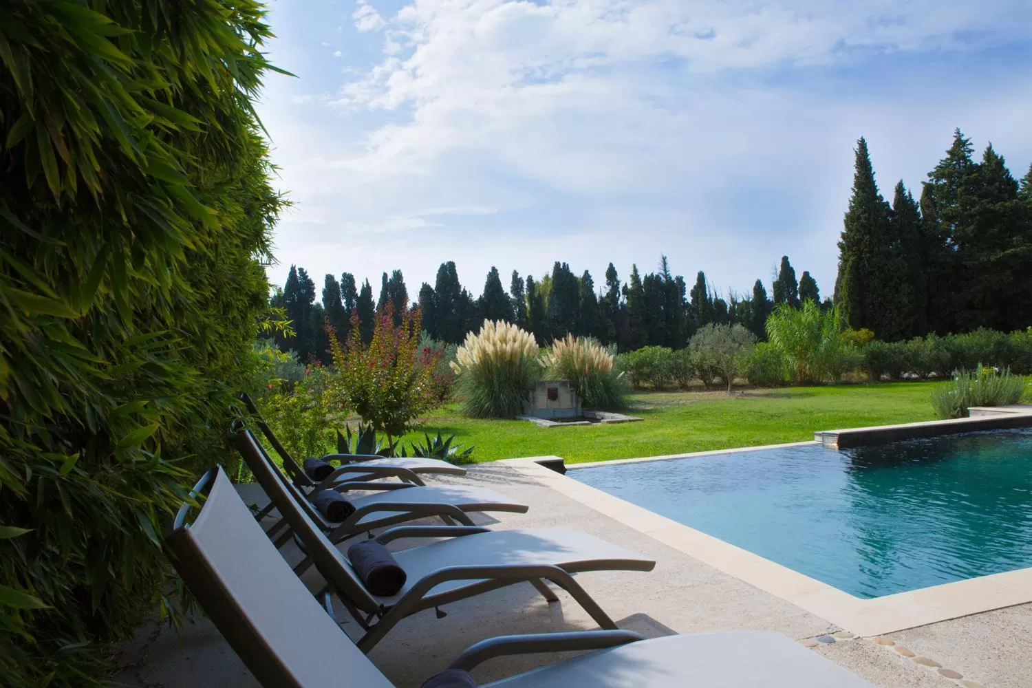 Swimming pool in Sous les Platanes B&B