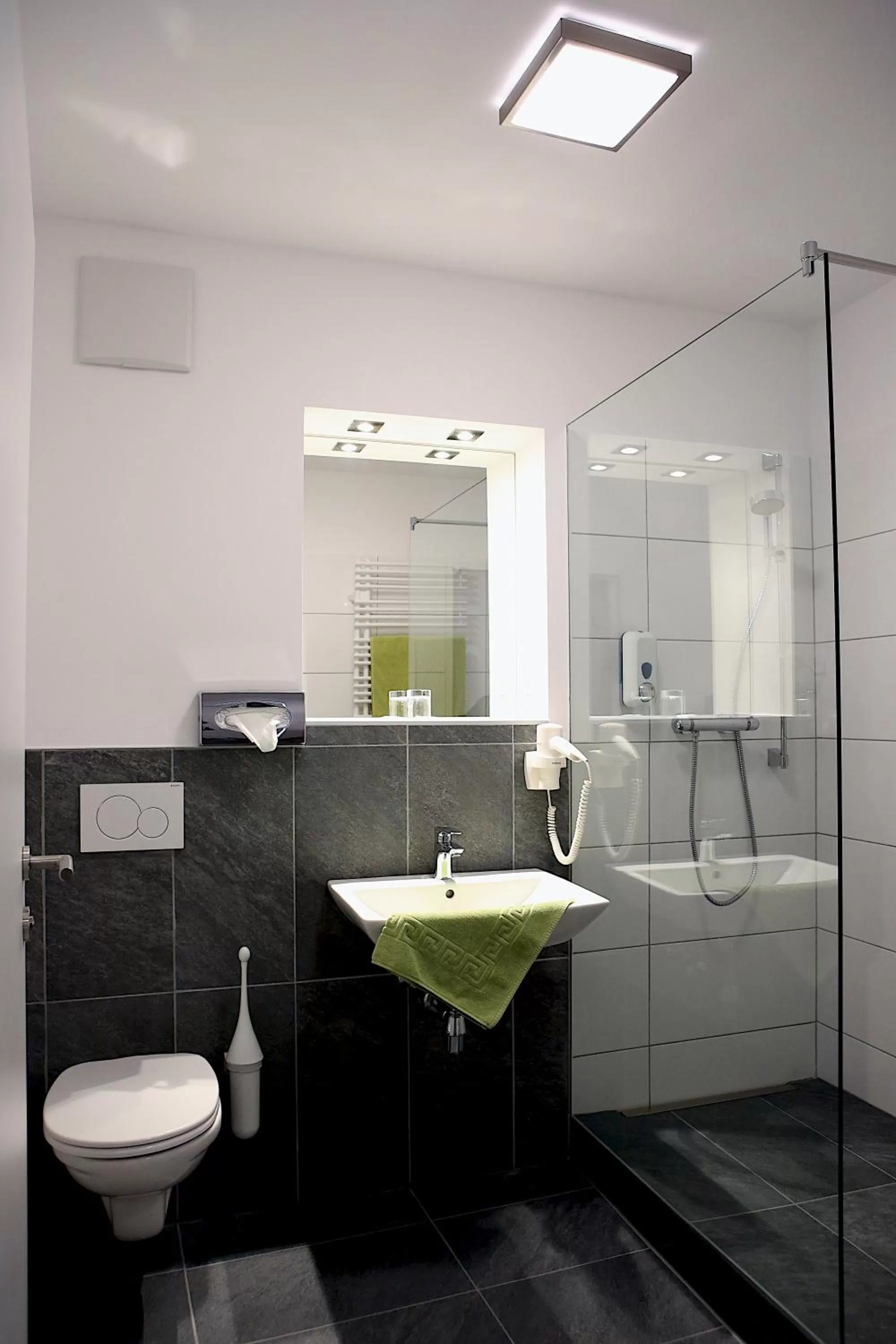 Shower in Hotel "City Rooms Wels"