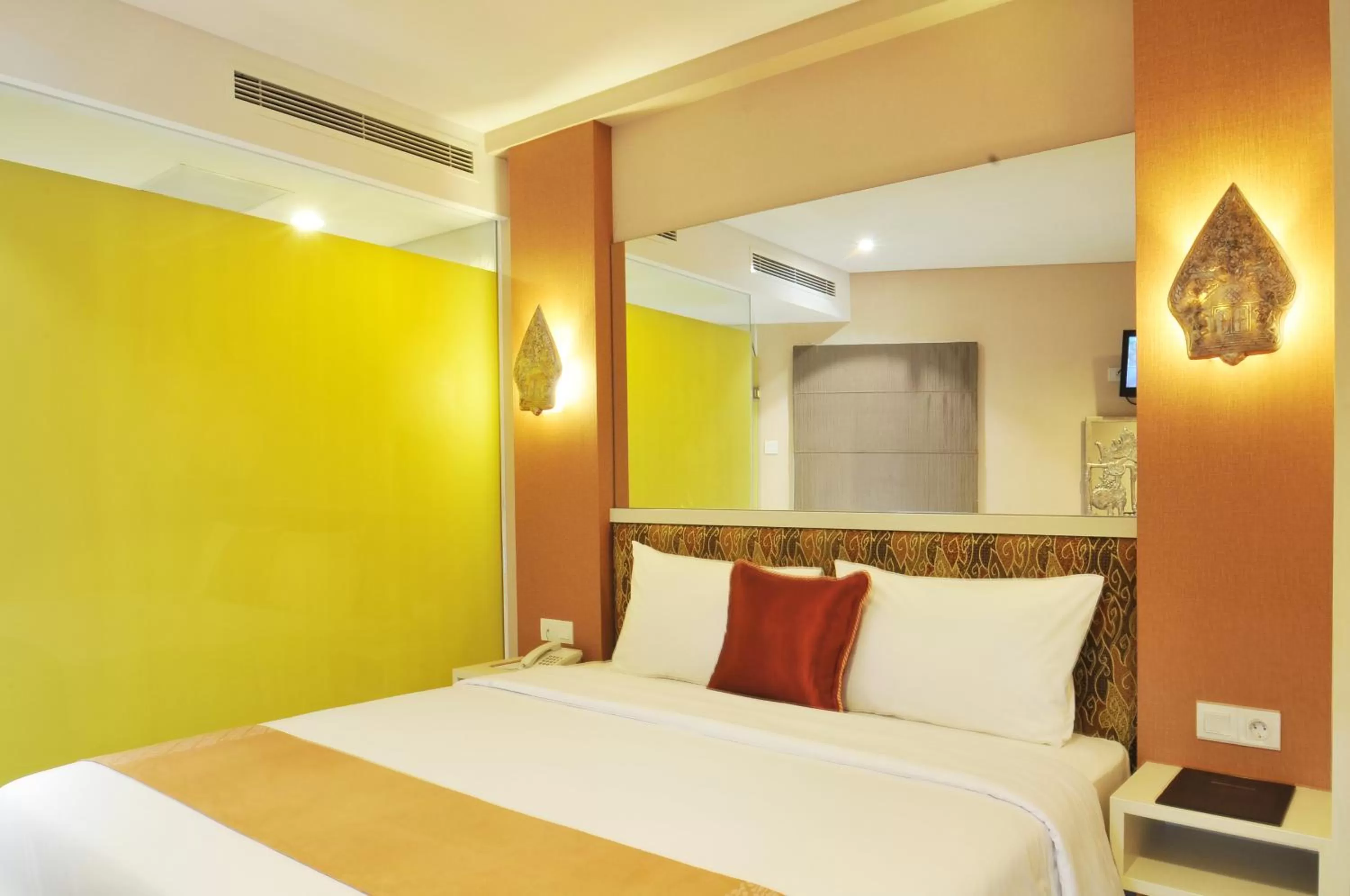 Deluxe Double Room in Pyrenees Jogja