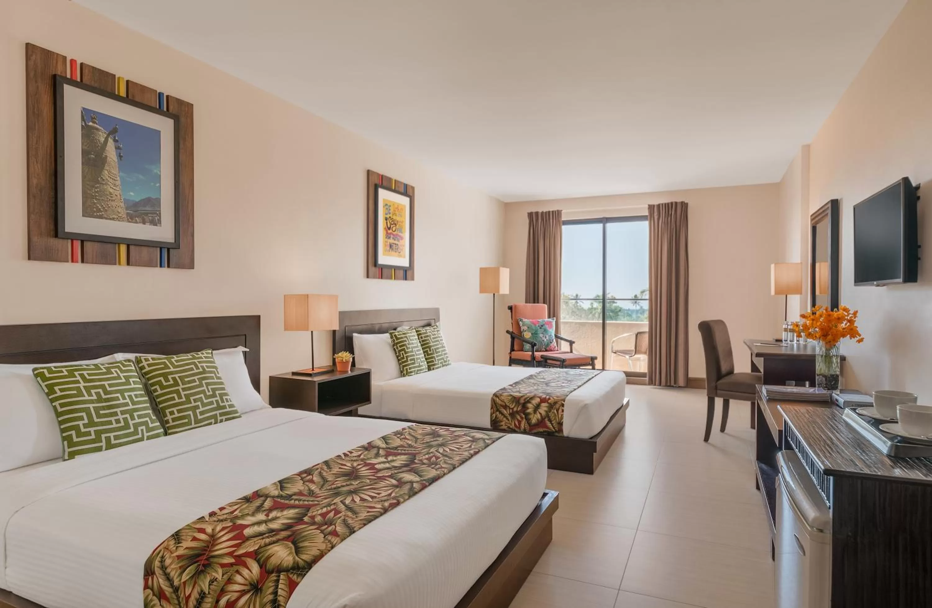 Shower, Bed in Hotel Kimberly Tagaytay