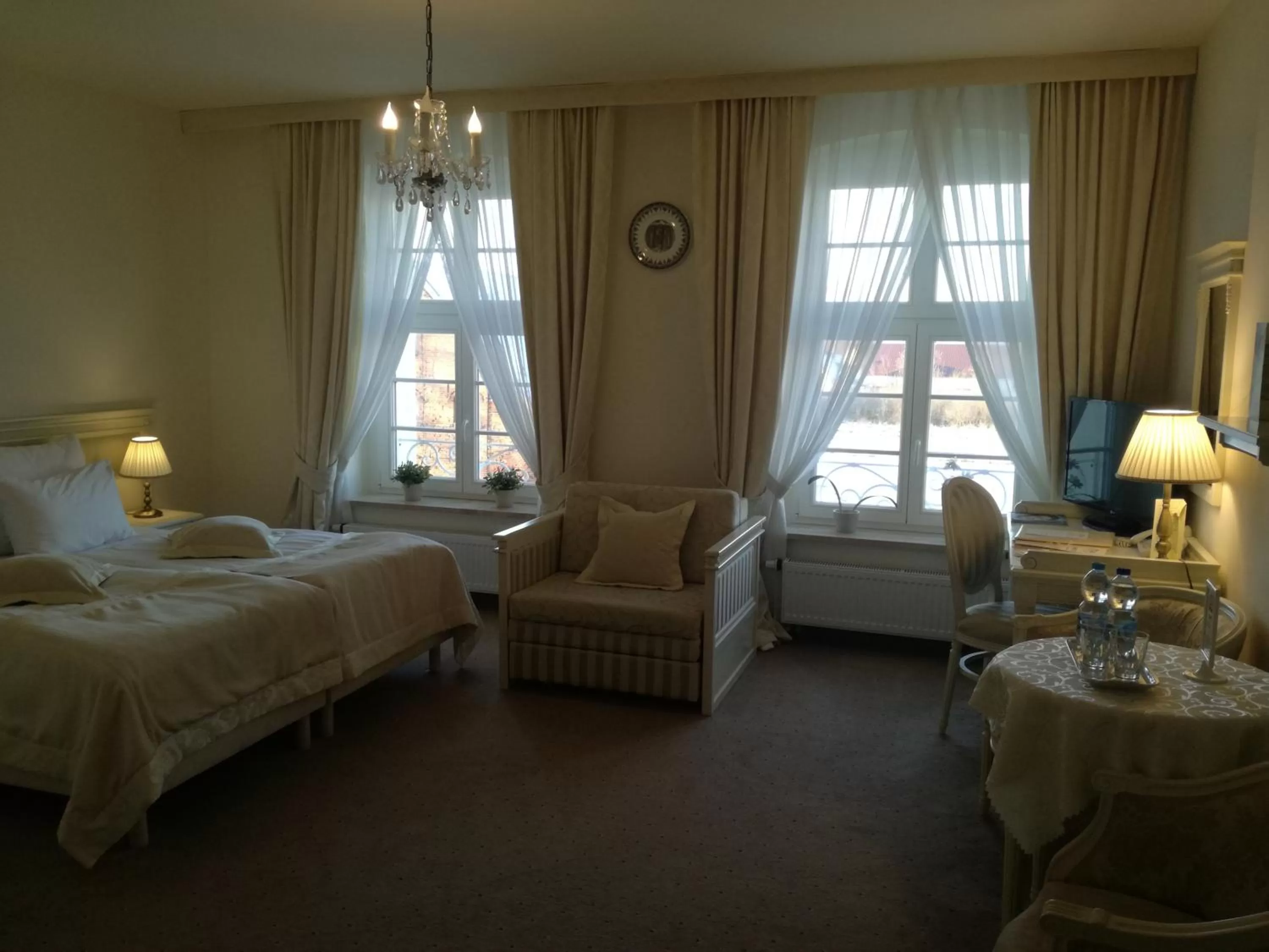 Seating area, Bed in Hotel SPA Akacjowy Dwór