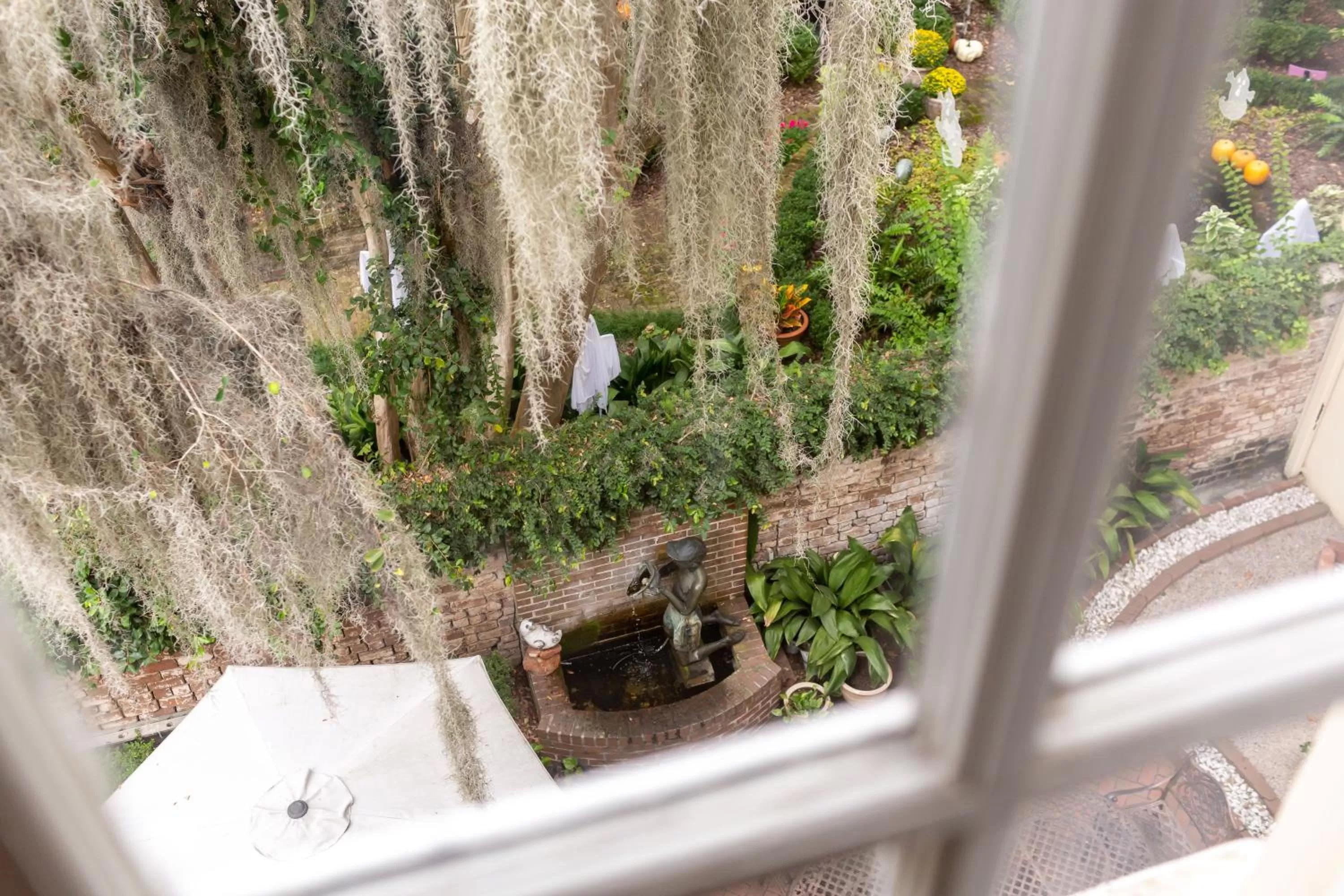 Garden view in Eliza Thompson House, Historic Inns of Savannah Collection