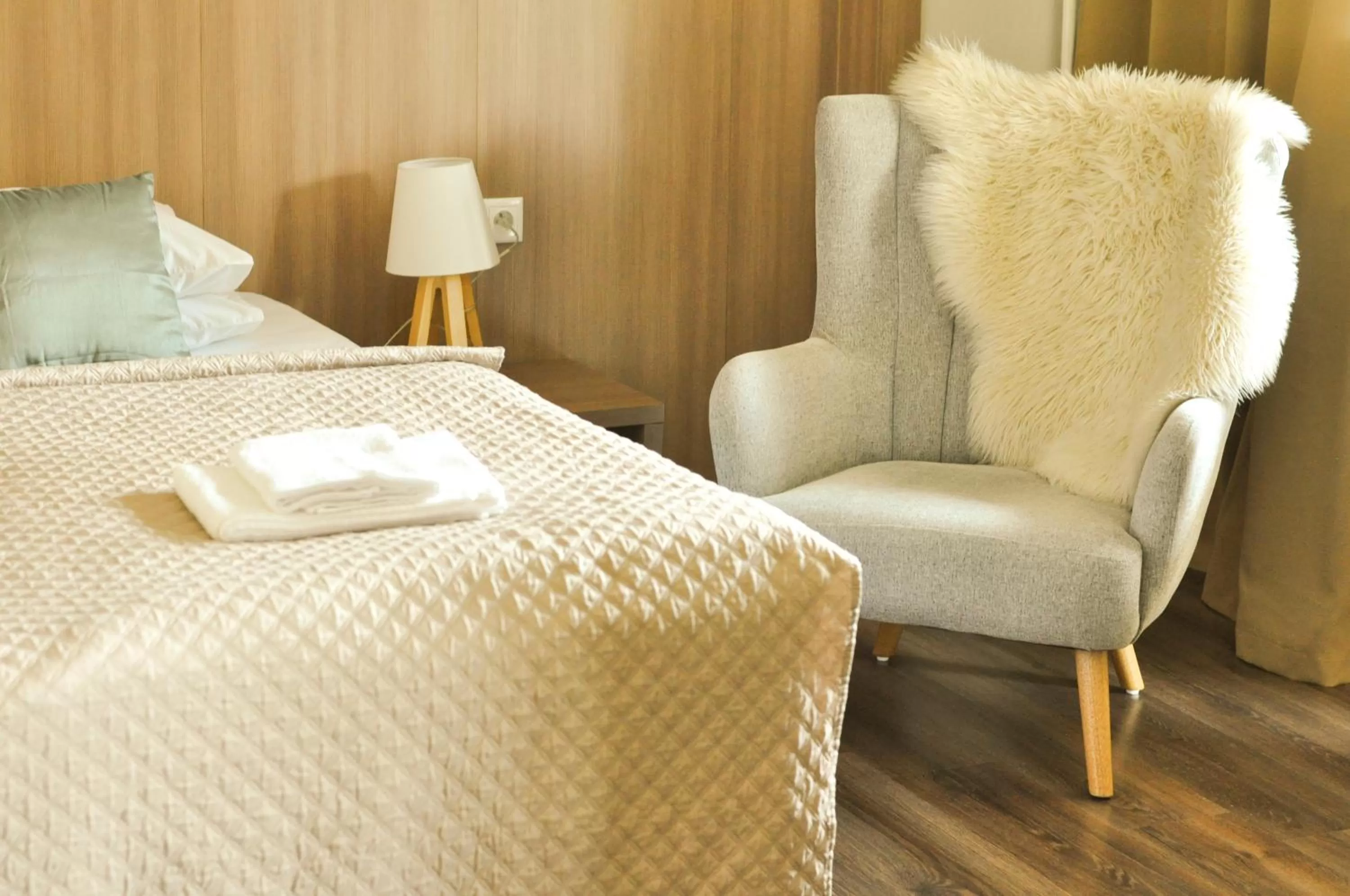 Photo of the whole room, Bed in Hotel Garni