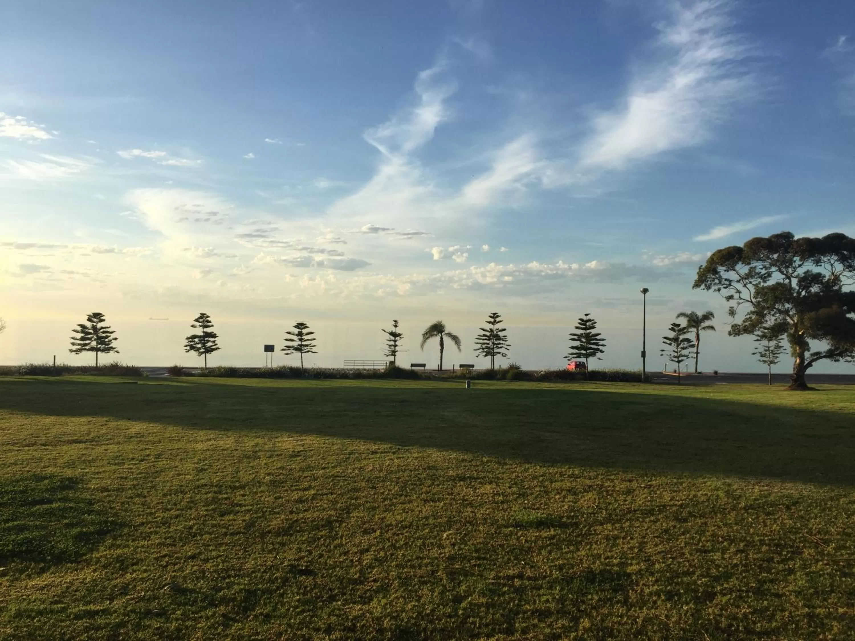 Beach, Garden in Foreshore Motor Inn