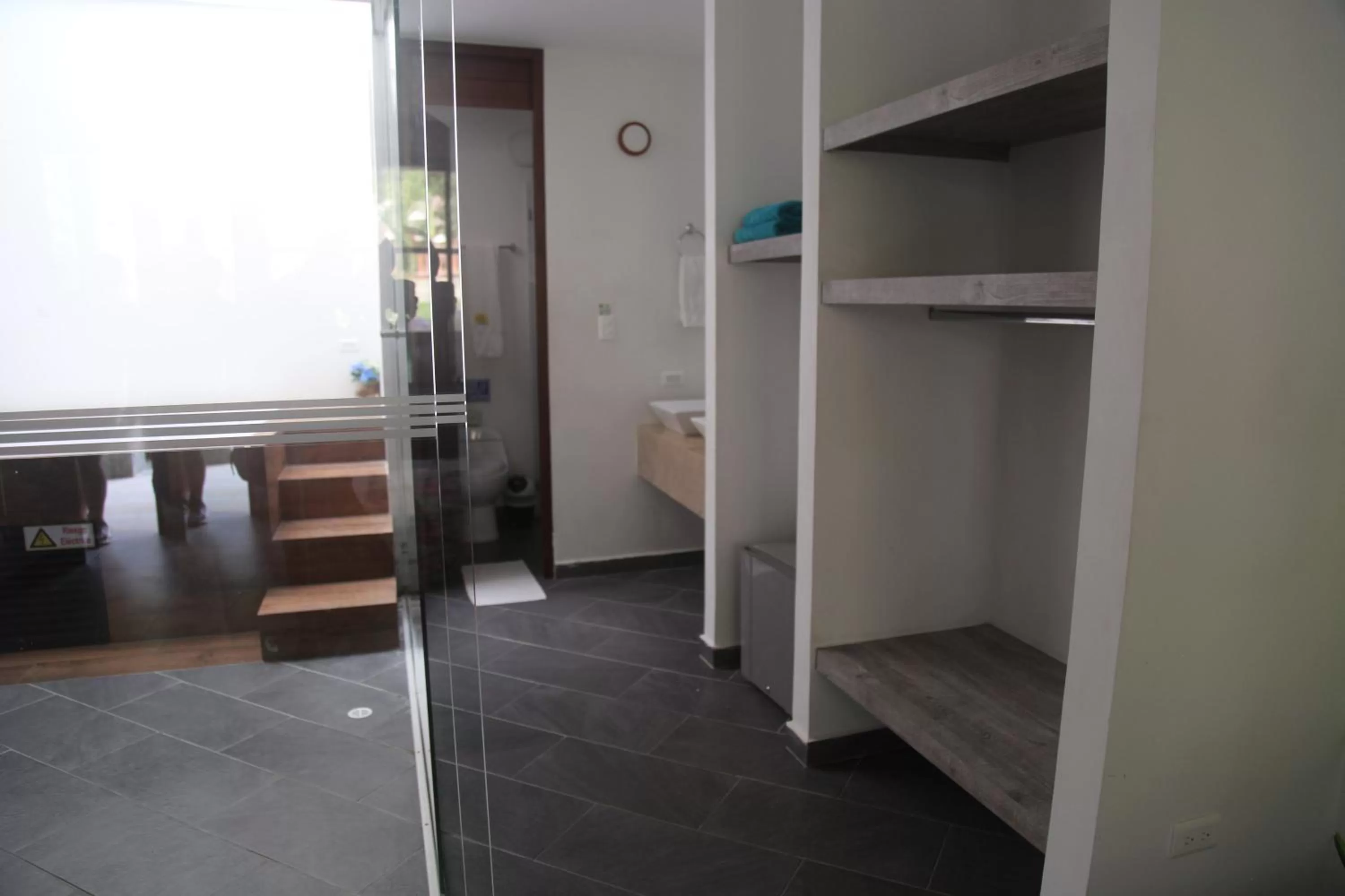 wardrobe, Bathroom in Hotel Portón del Sol