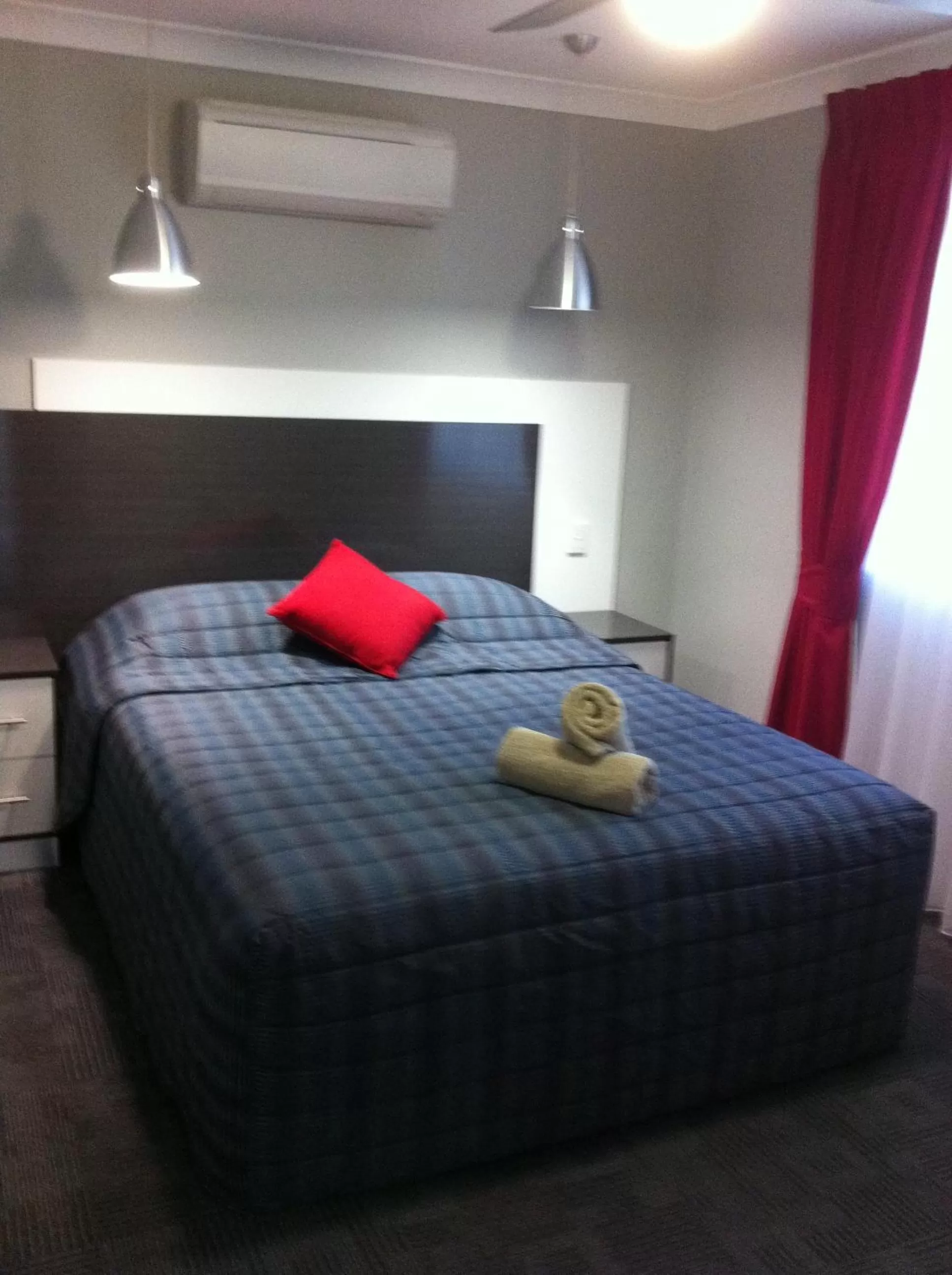 Bedroom, Bed in Cattlemans Country Motor Inn & Serviced Apartments