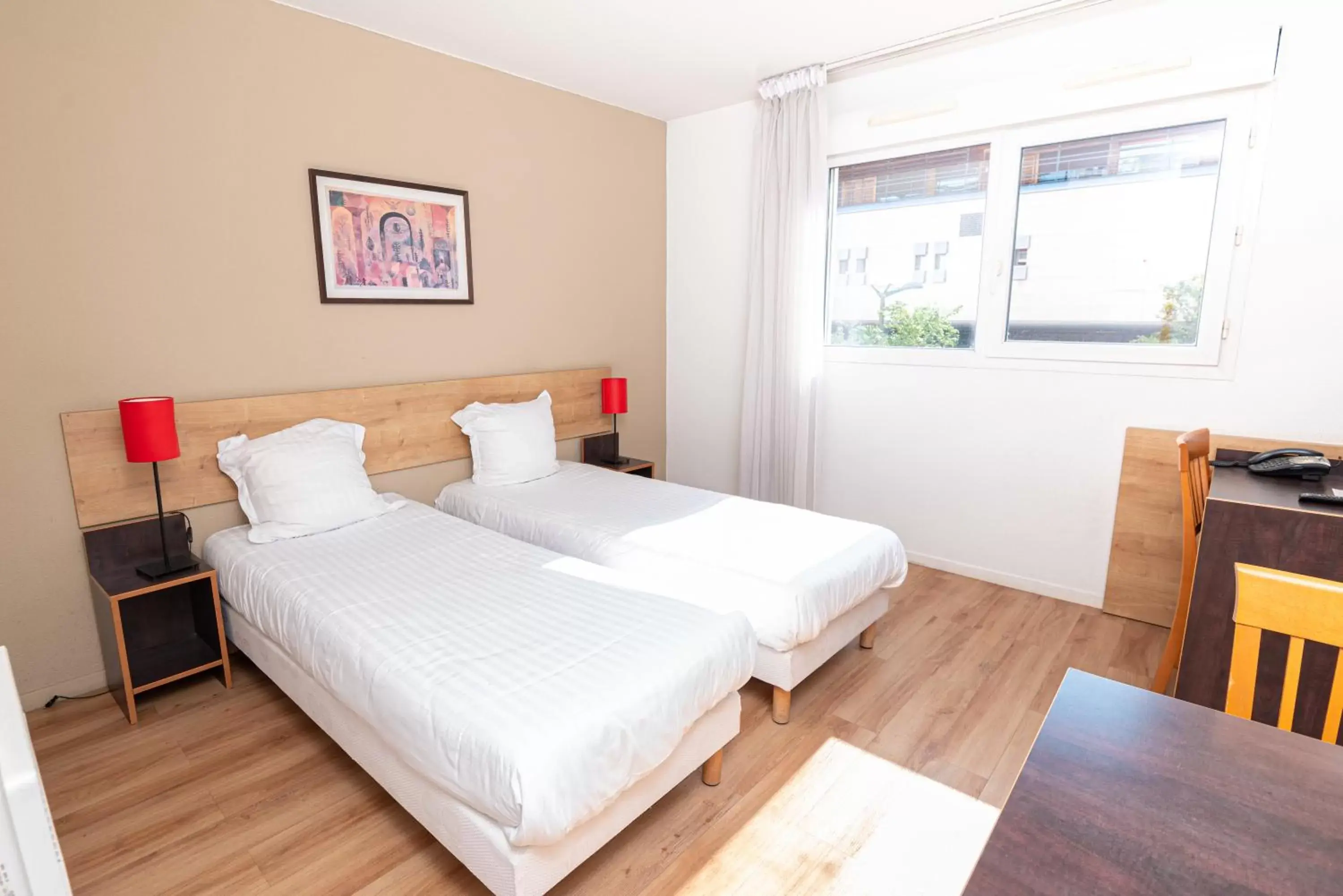 Studio twin beds in Apparthotel Privilodges Lyon Lumière Studio twin beds in Apparthotel Privilodges Lyon Lumière