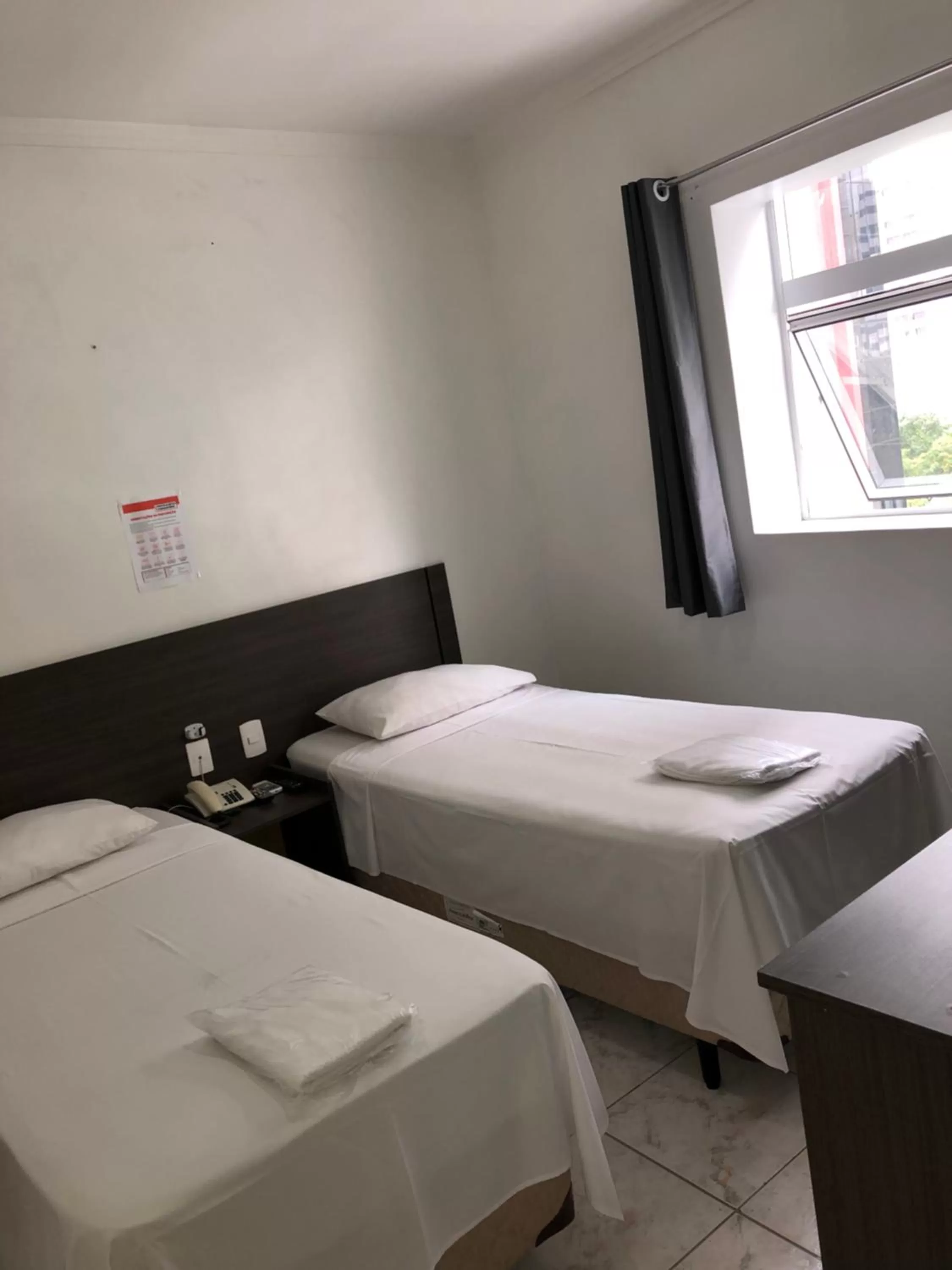 Bedroom, Bed in Center Plaza Hotel