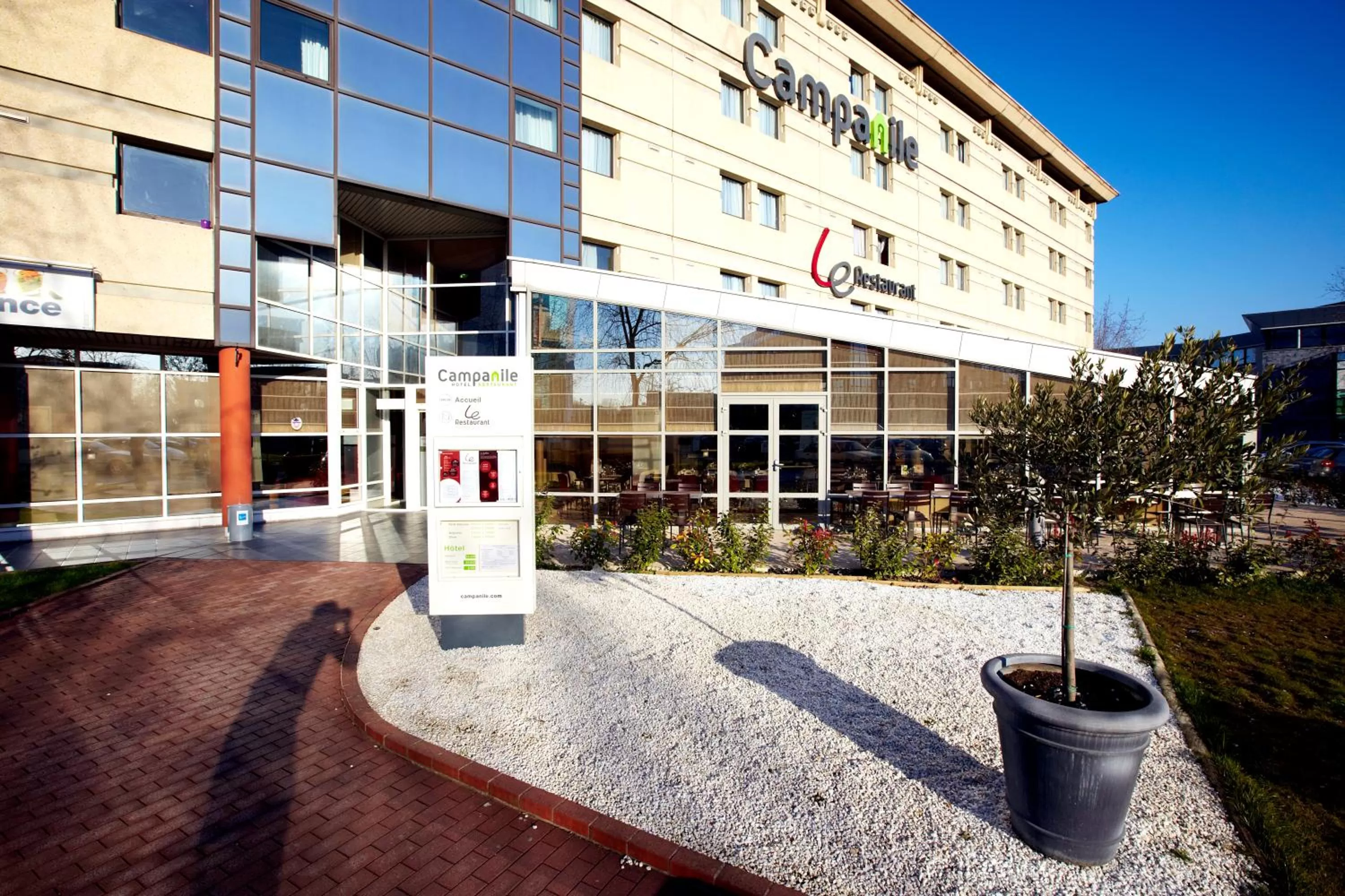 Facade/entrance in Campanile Paris Ouest - Gennevilliers Barbanniers