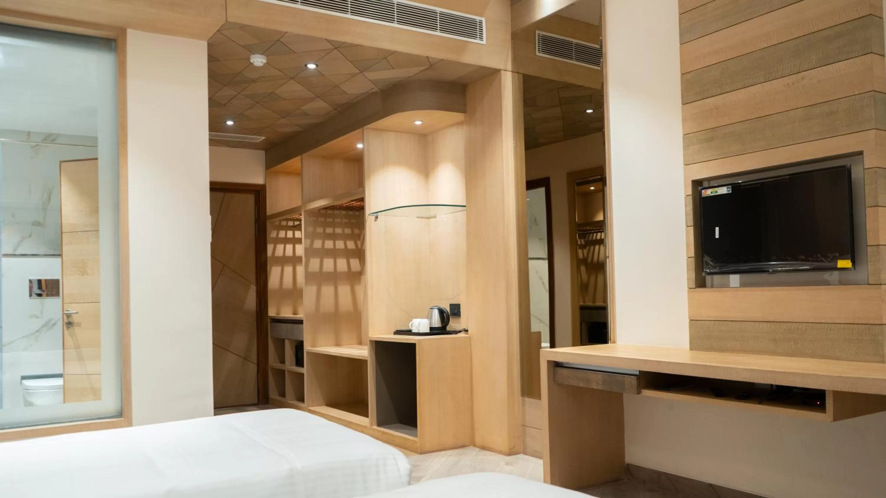 TV and multimedia, Bed in Clarks Inn Suites Kangra