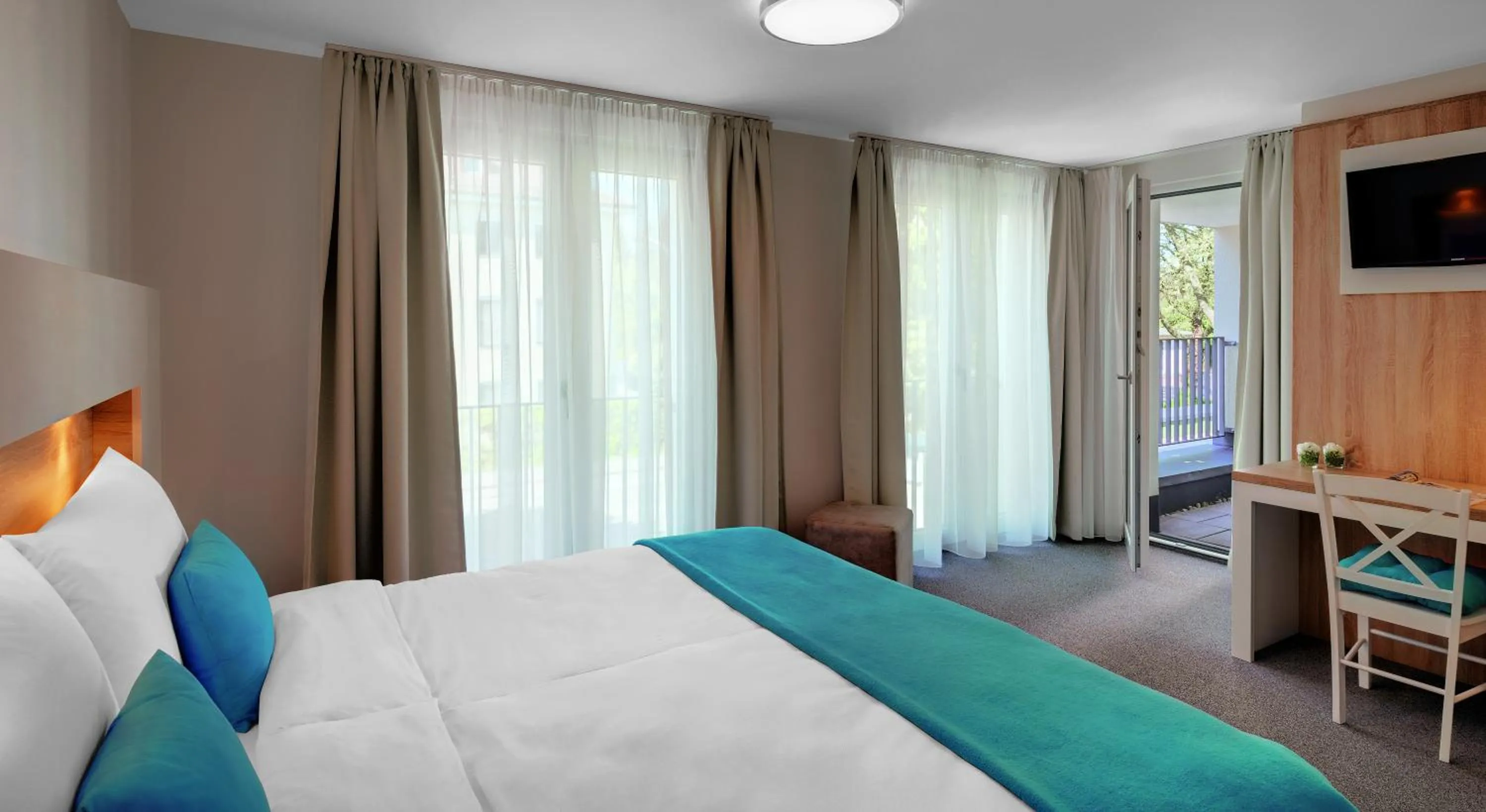 Photo of the whole room, Bed in Hotel und Pension Seereich