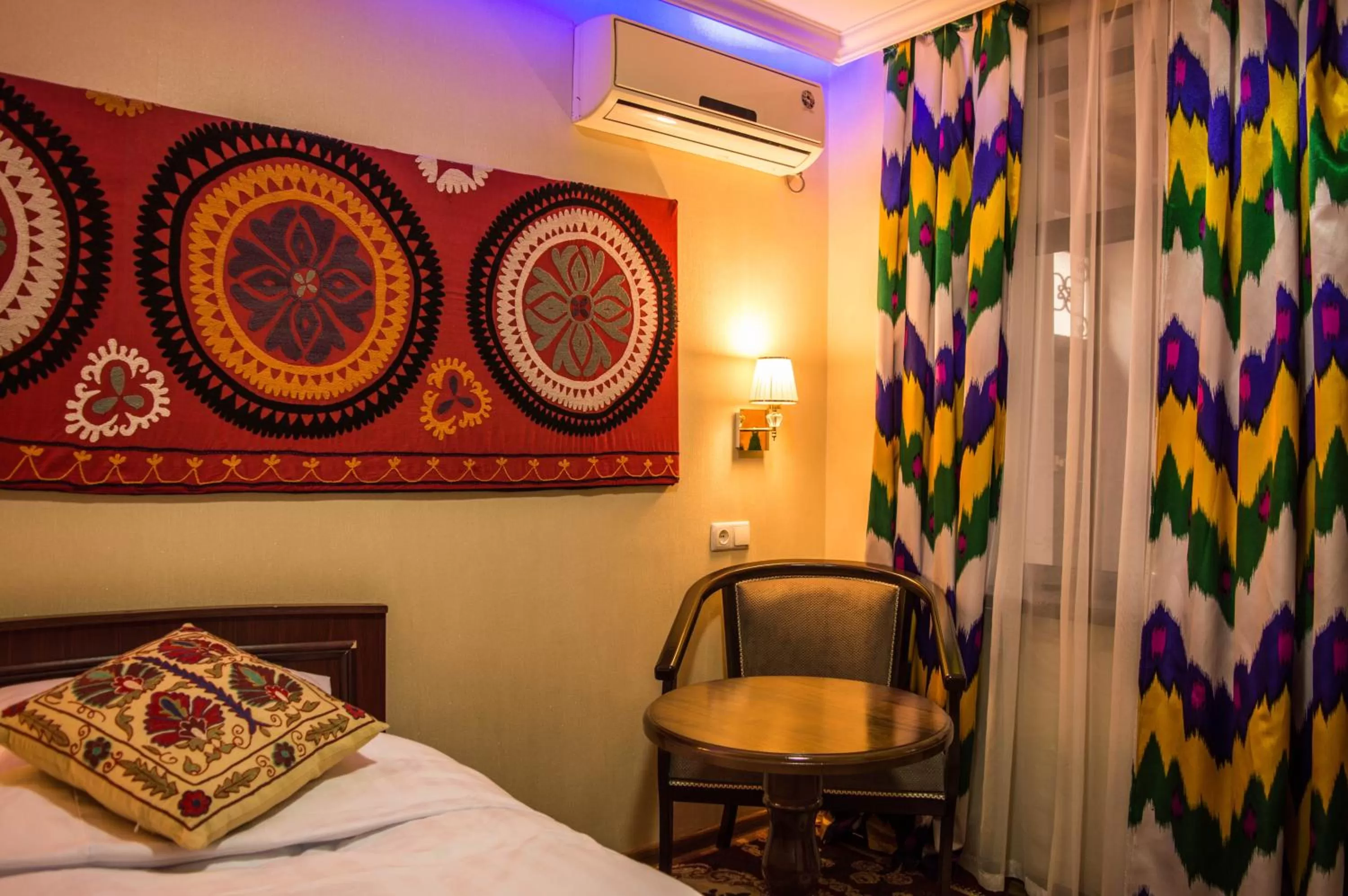 Photo of the whole room in Jahongir Guest House