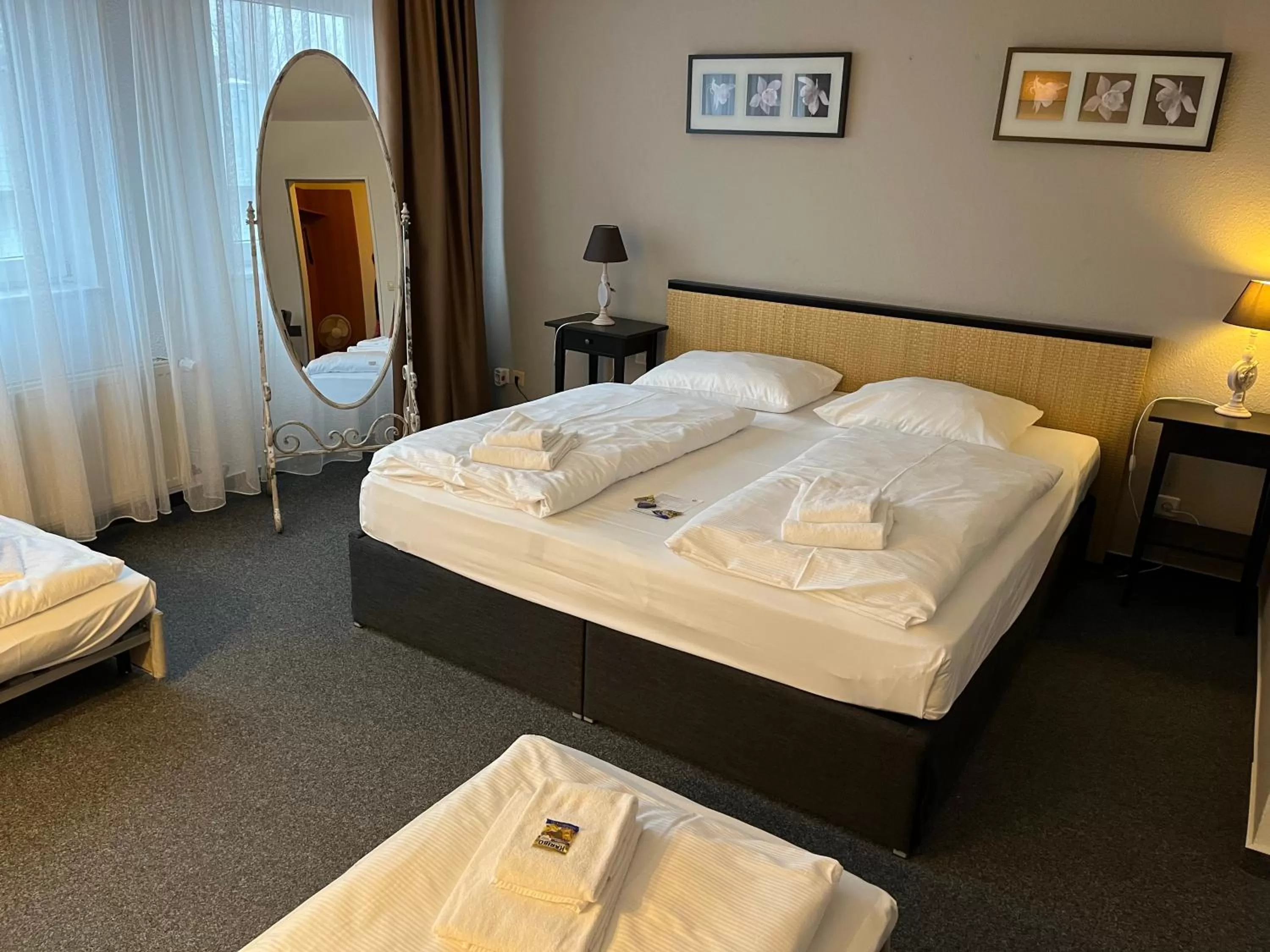Photo of the whole room, Bed in astral'Inn Leipzig Hotel & Restaurant