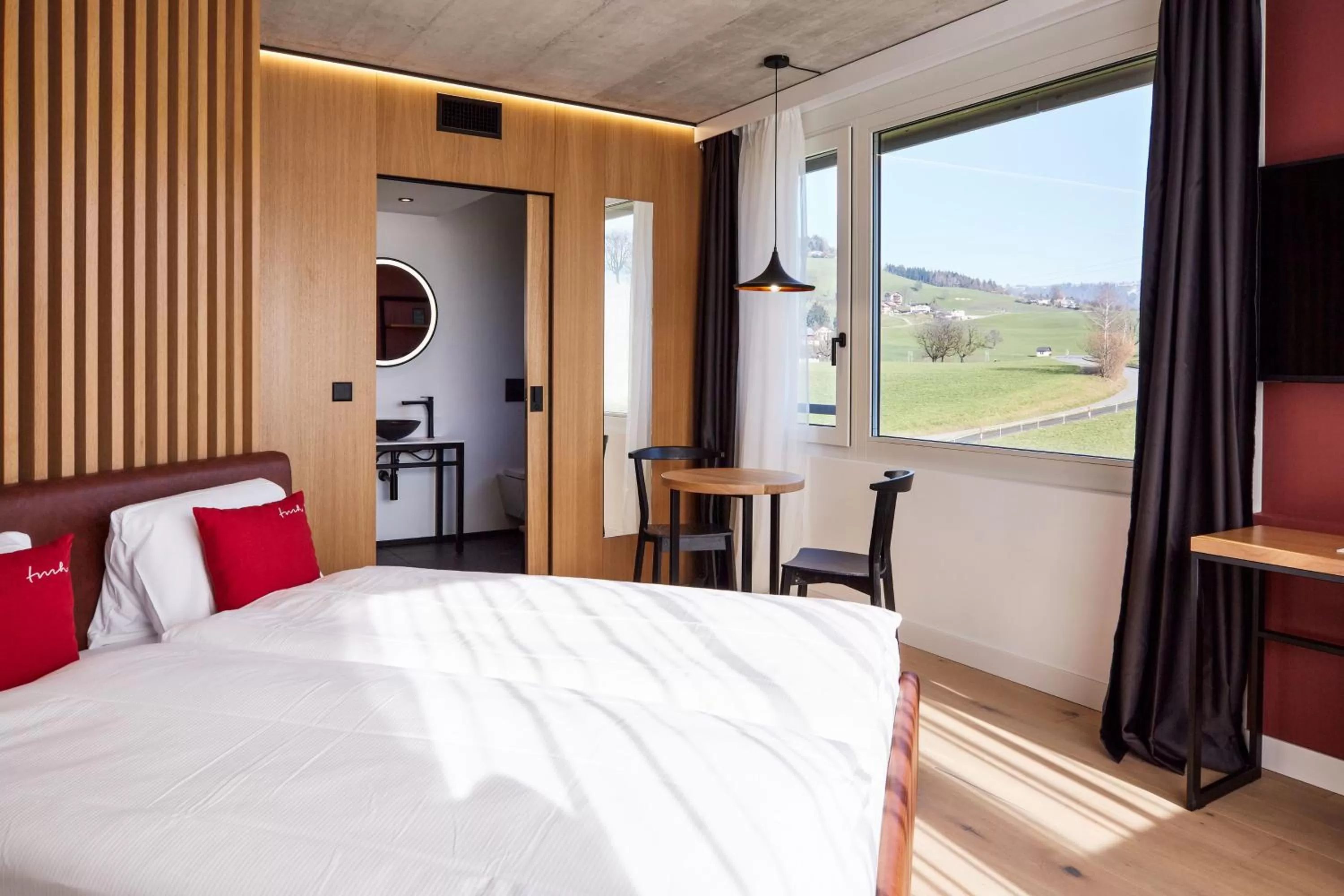 View (from property/room), Bed in Tailormade Hotel RIGIBLICK Küssnacht