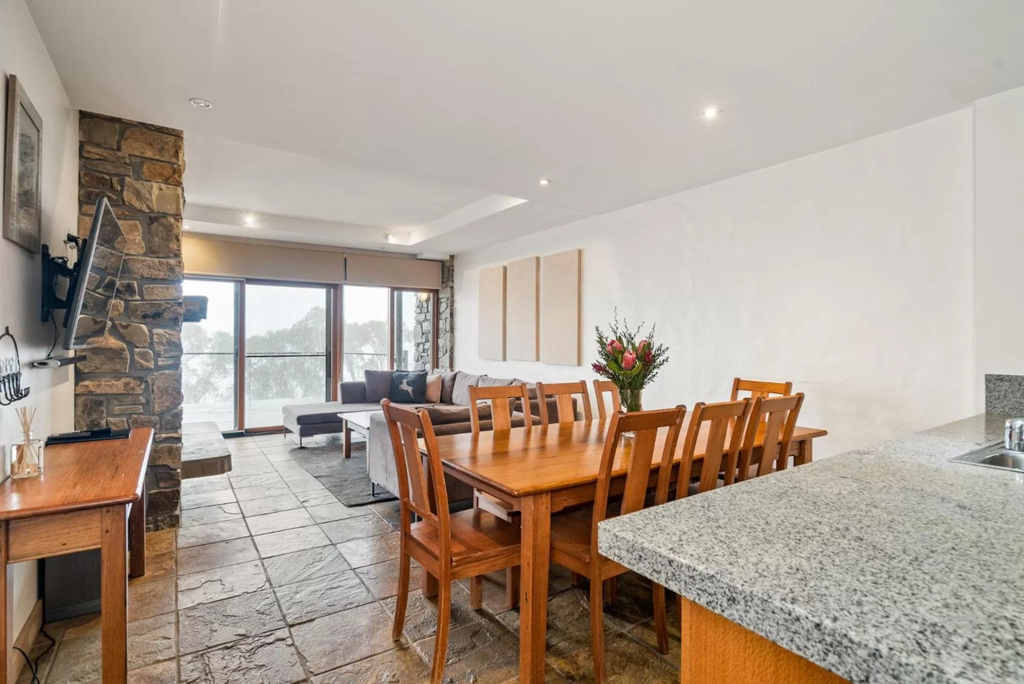 Living room in Alpine Woodsmoke Apartments