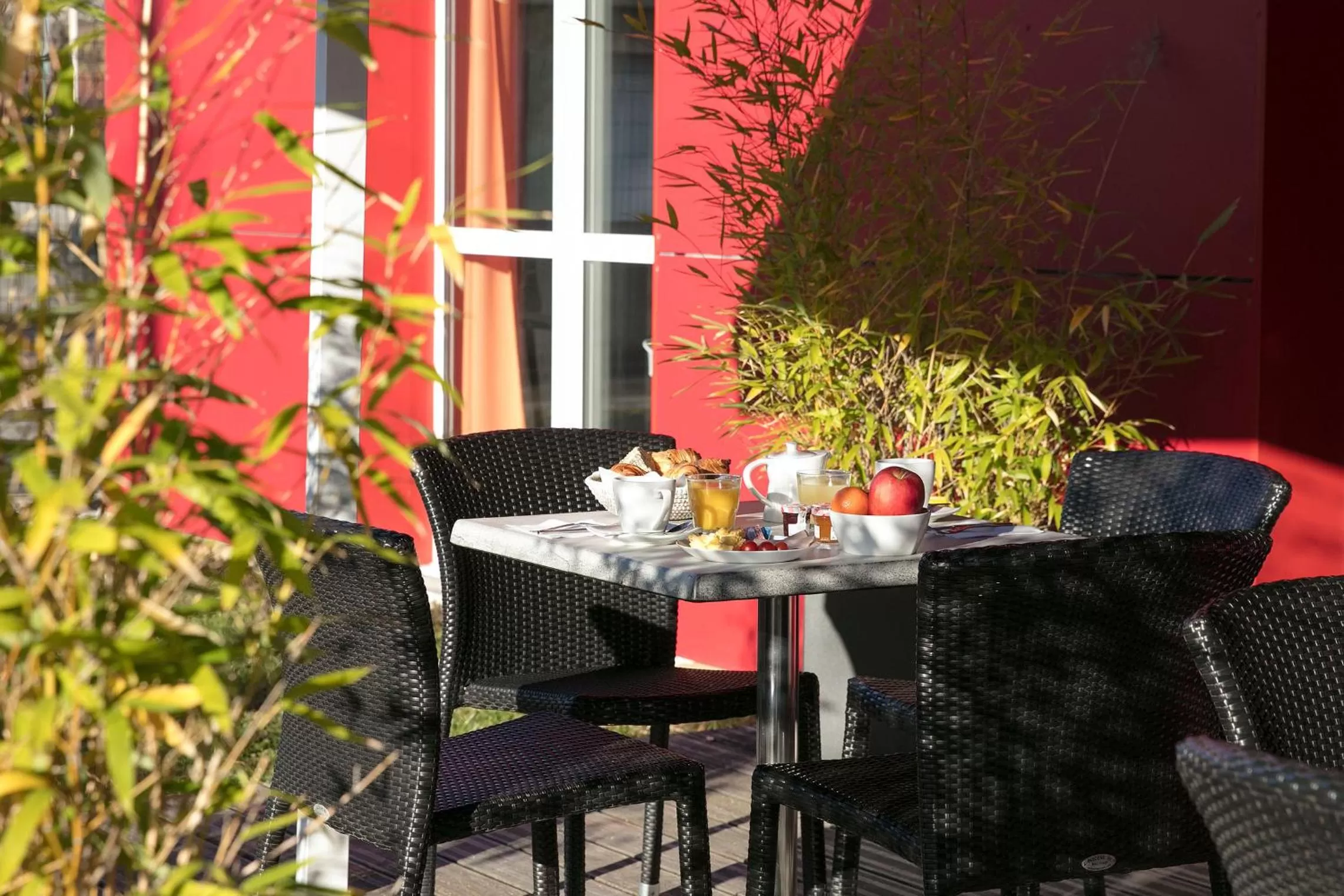 Patio in Hotel Clermont Estaing
