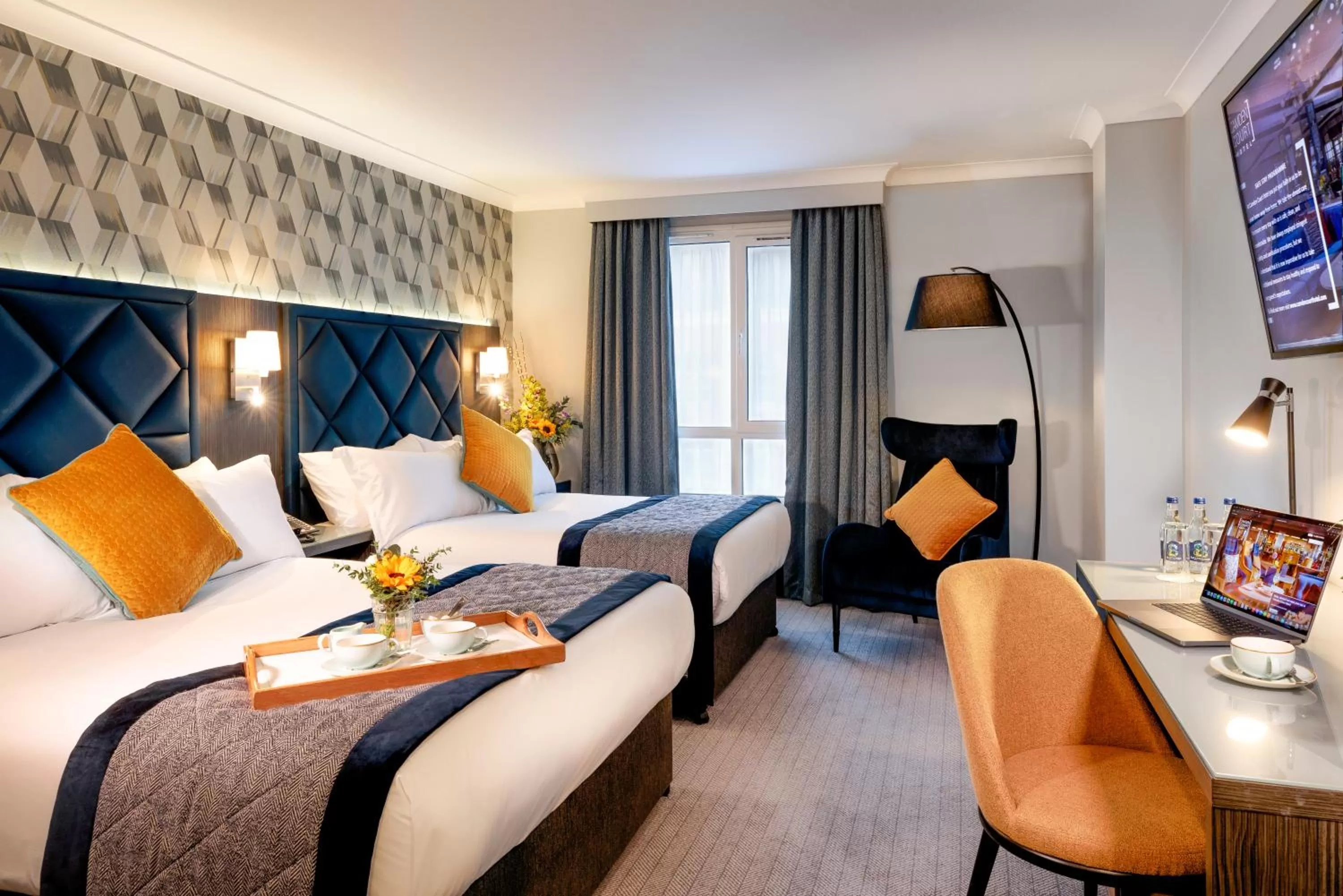 Family, Bed in Camden Court Hotel