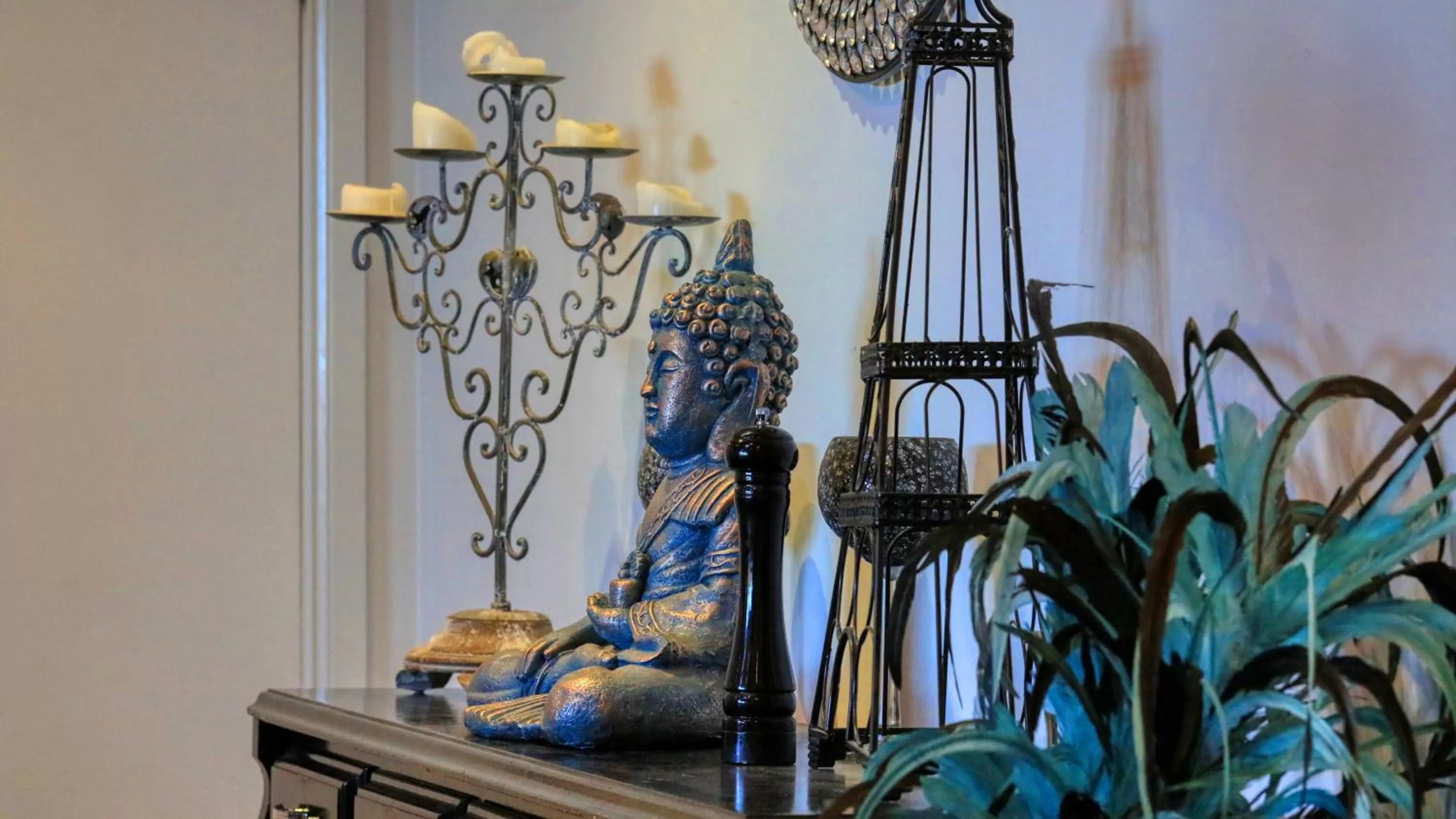 Decorative detail in Hilltop Motel