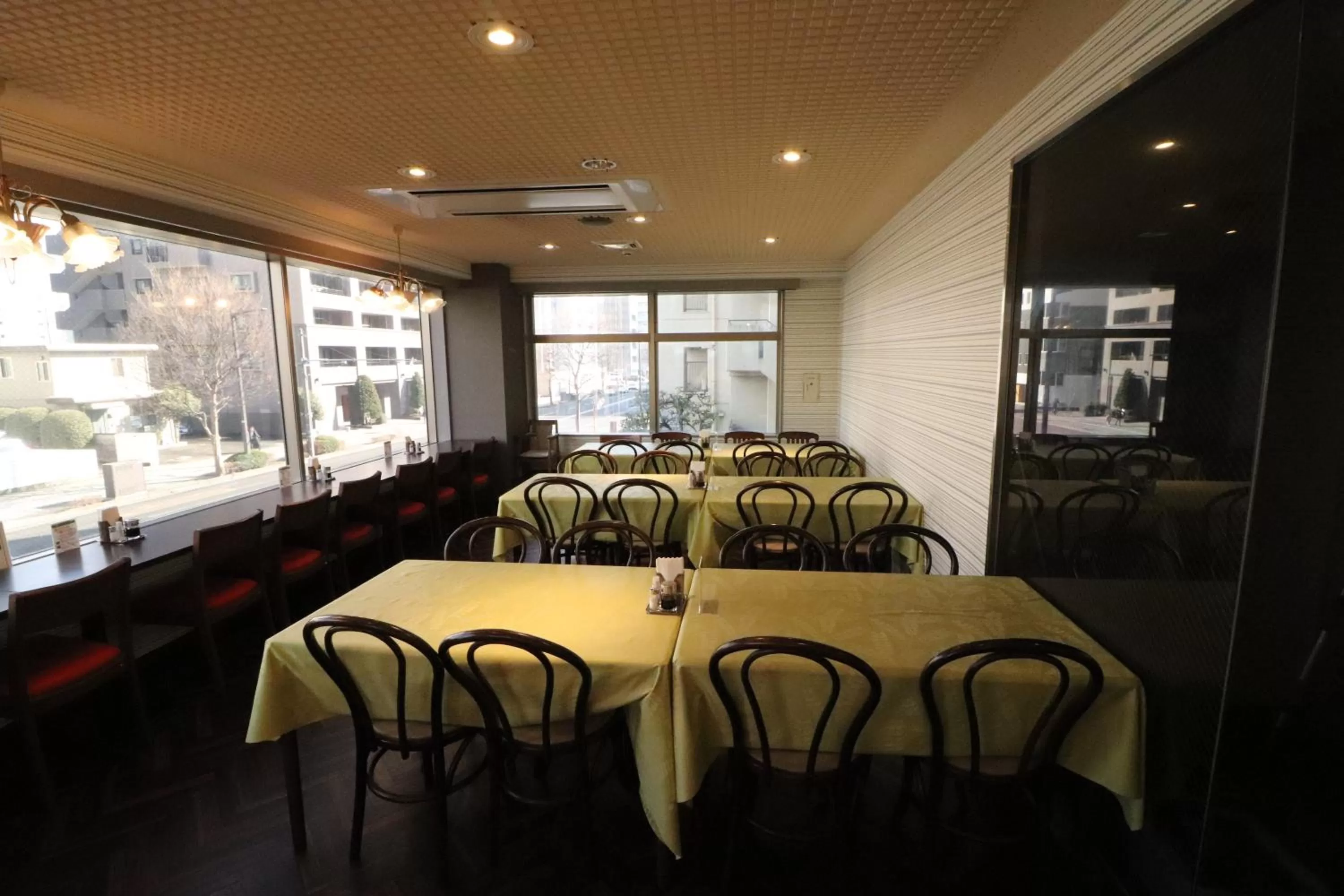 Restaurant/places to eat in Hotel Green Line