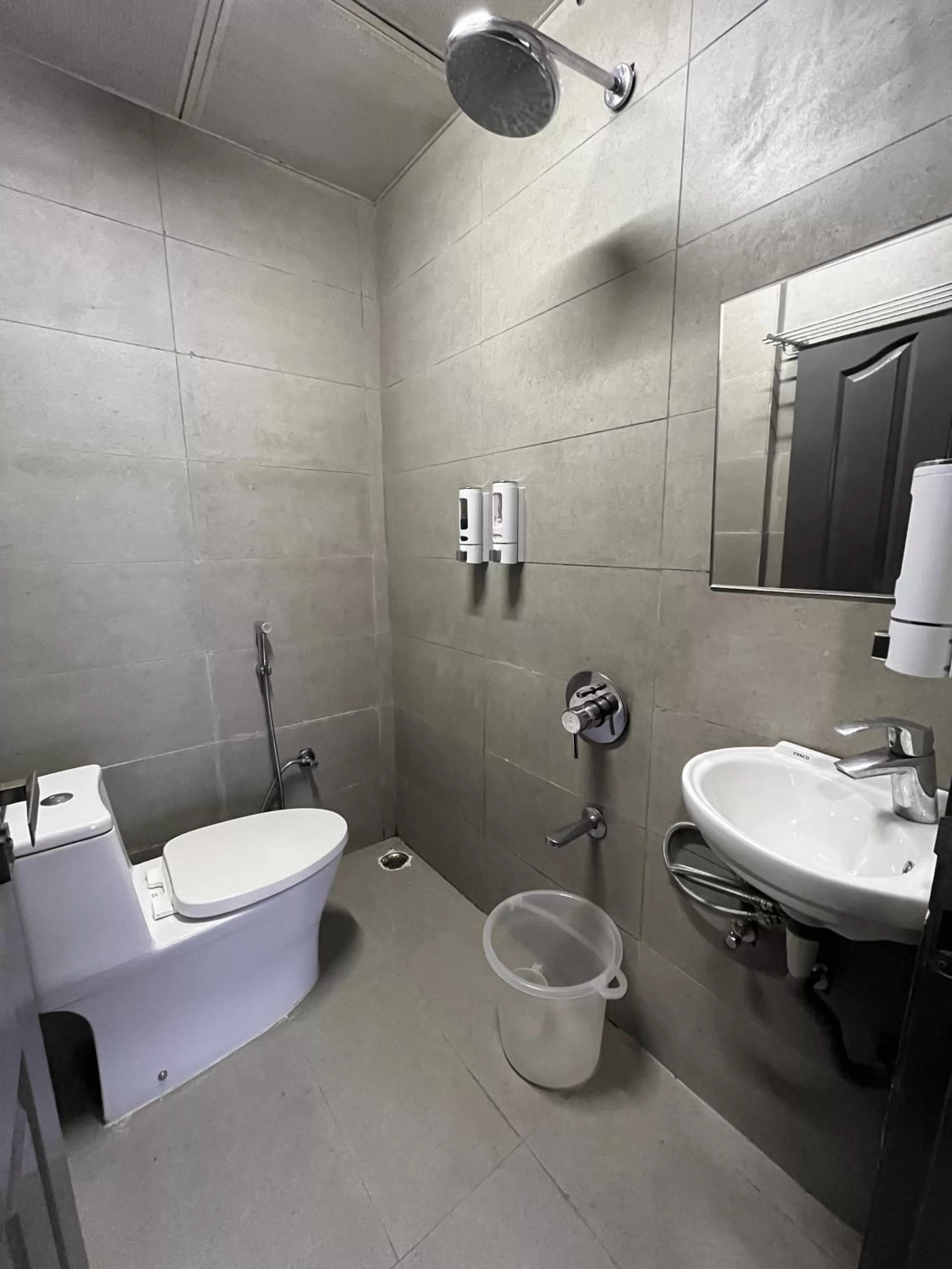 Shower, Bathroom in Hotel Zen Garden