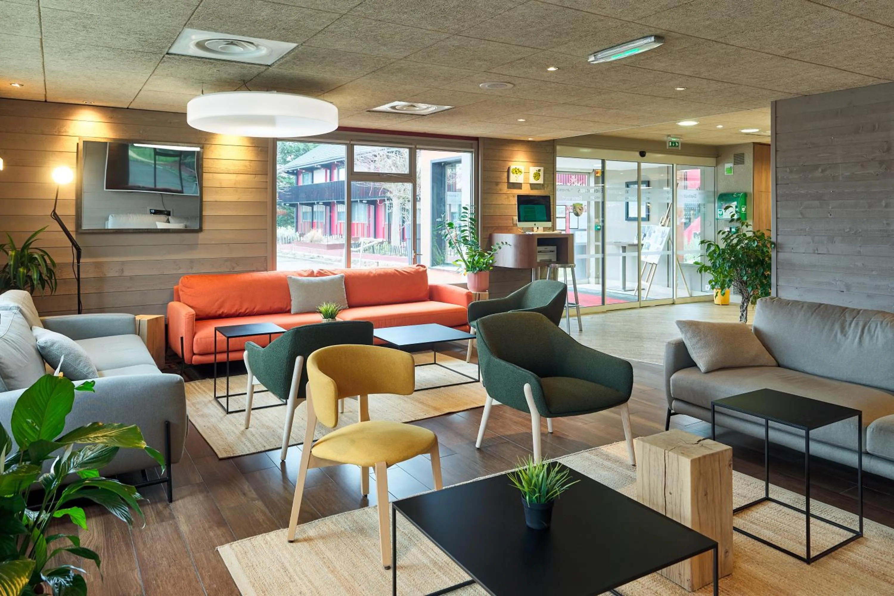 TV and multimedia in Campanile NATURE - Villennes sur Seine Poissy