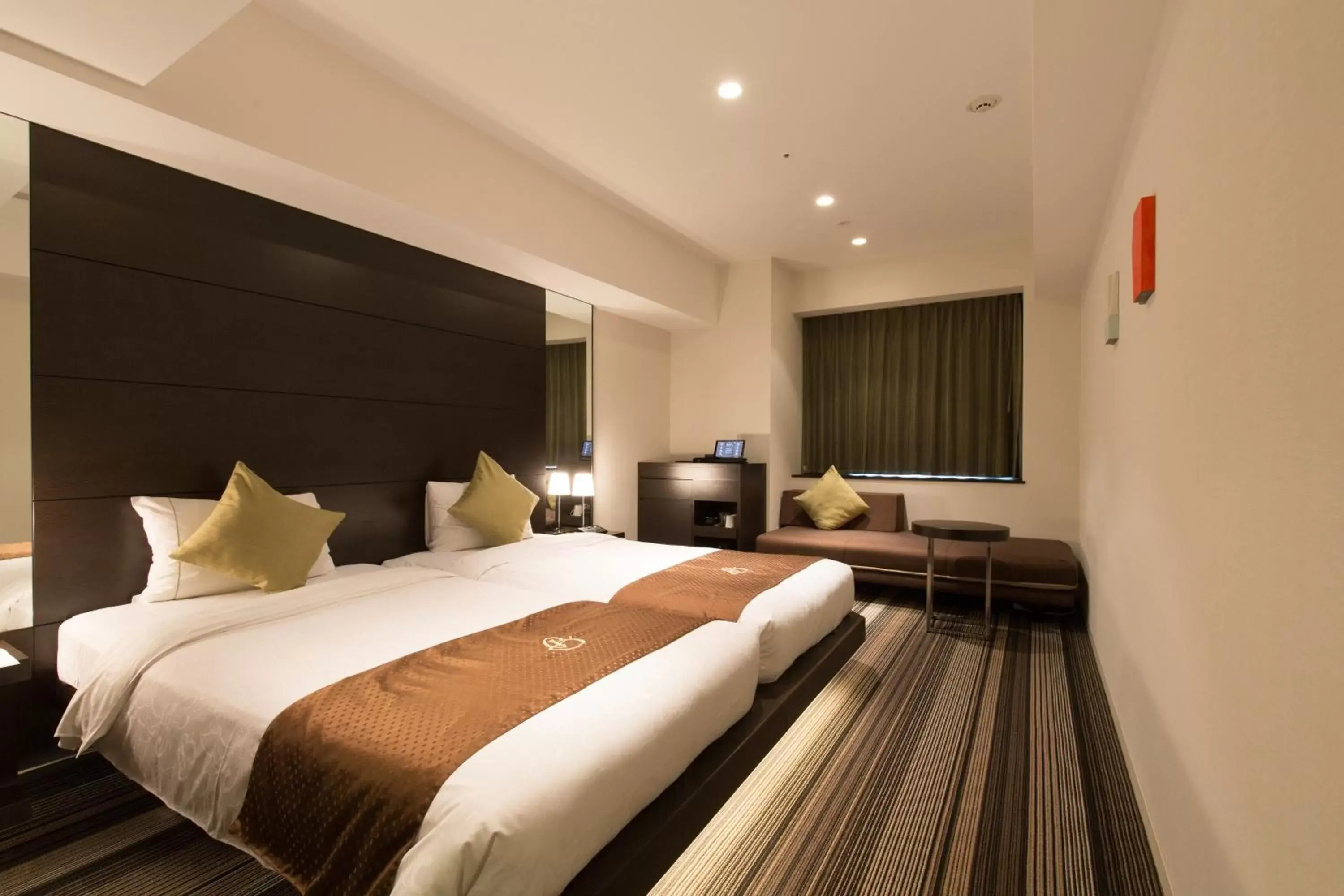 Deluxe Corner Room Hollywood Twin - Non-Smoking in Hotel Brighton City Osaka Kitahama Deluxe Corner Room Hollywood Twin - Non-Smoking in Hotel Brighton City Osaka Kitahama