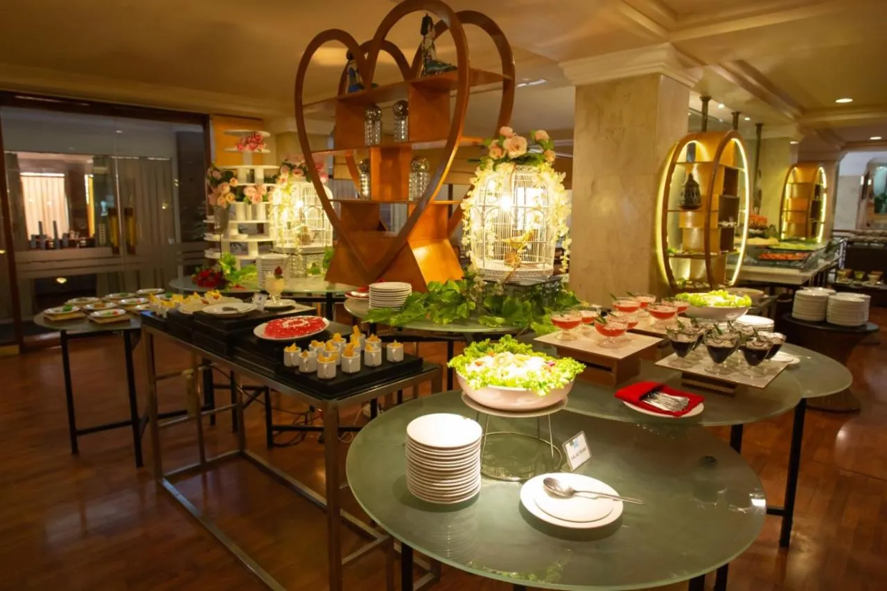 Restaurant/places to eat in Hotel New Saphir Yogyakarta