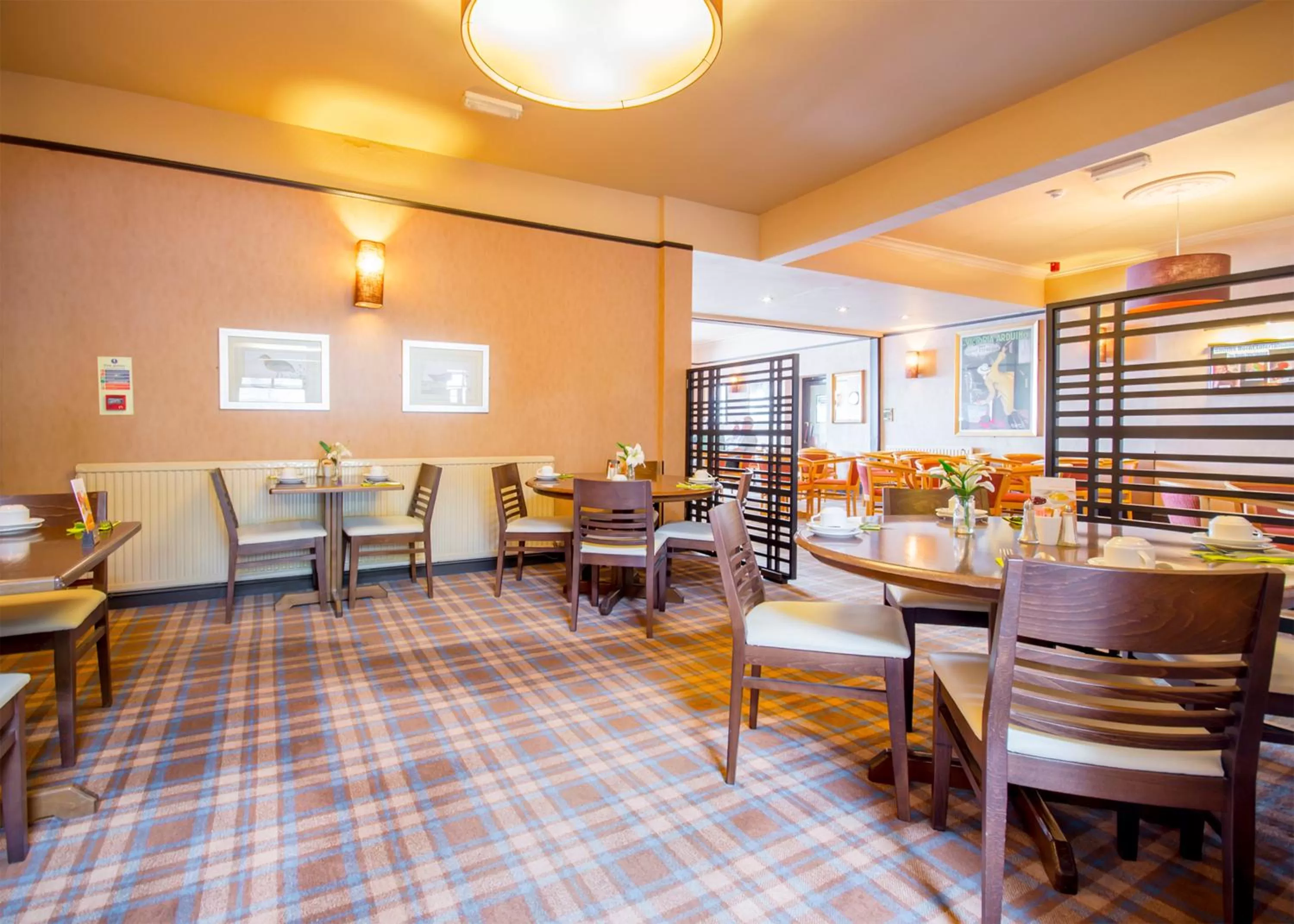 Restaurant/places to eat in Smiths Hotel