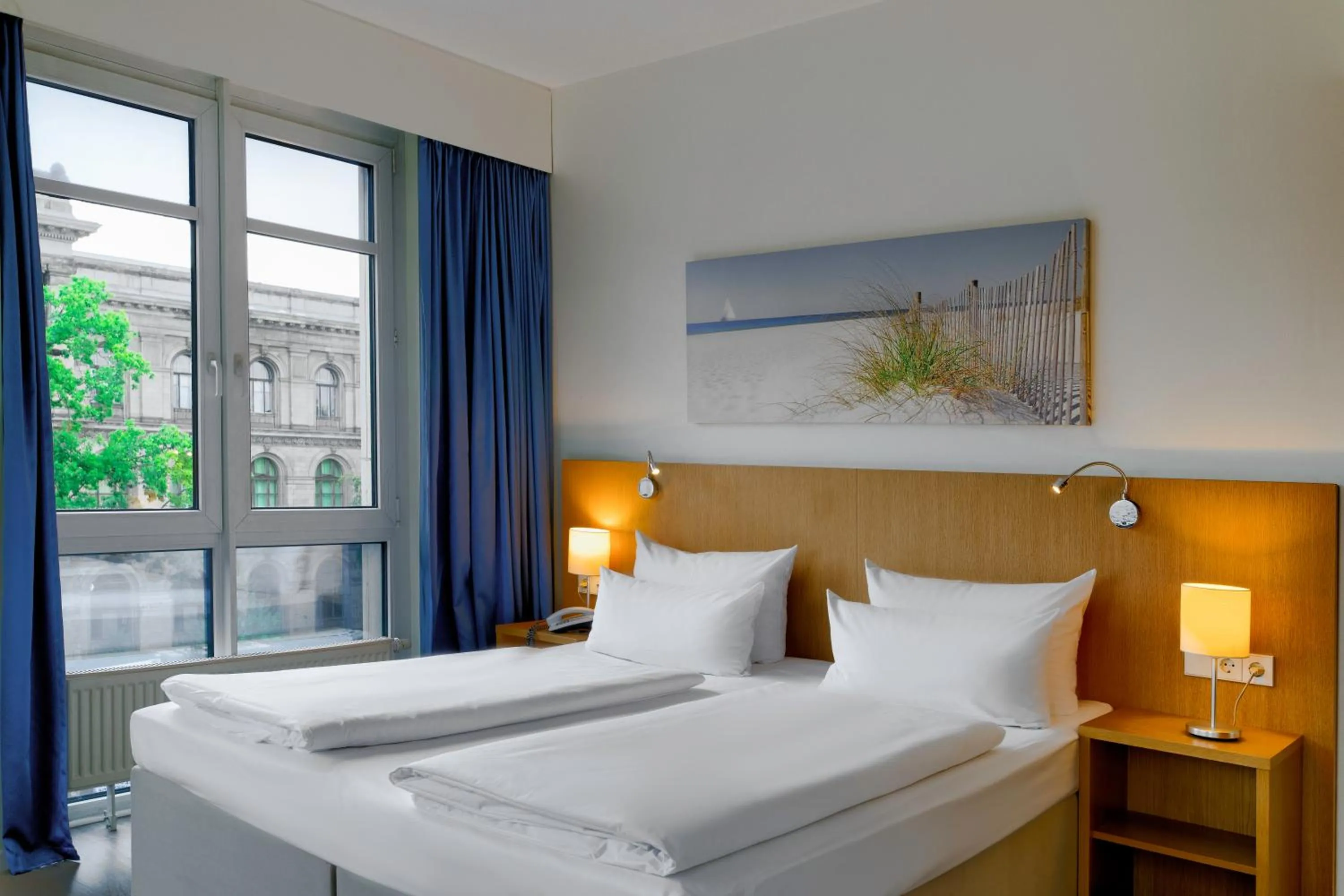 Bed in Hotel Berlin Mitte by Campanile