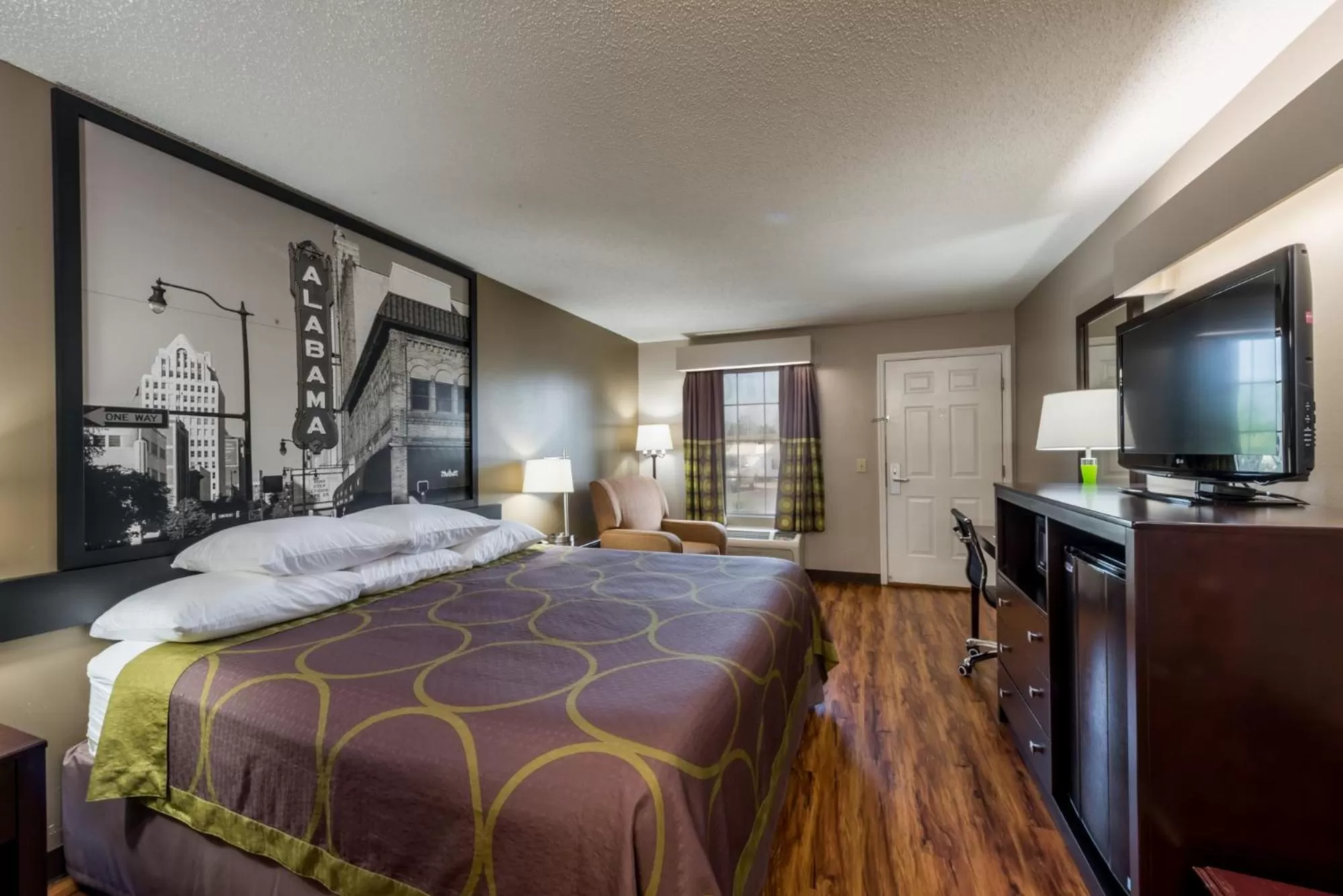 Bedroom, Bed in Super 8 by Wyndham Alexander City