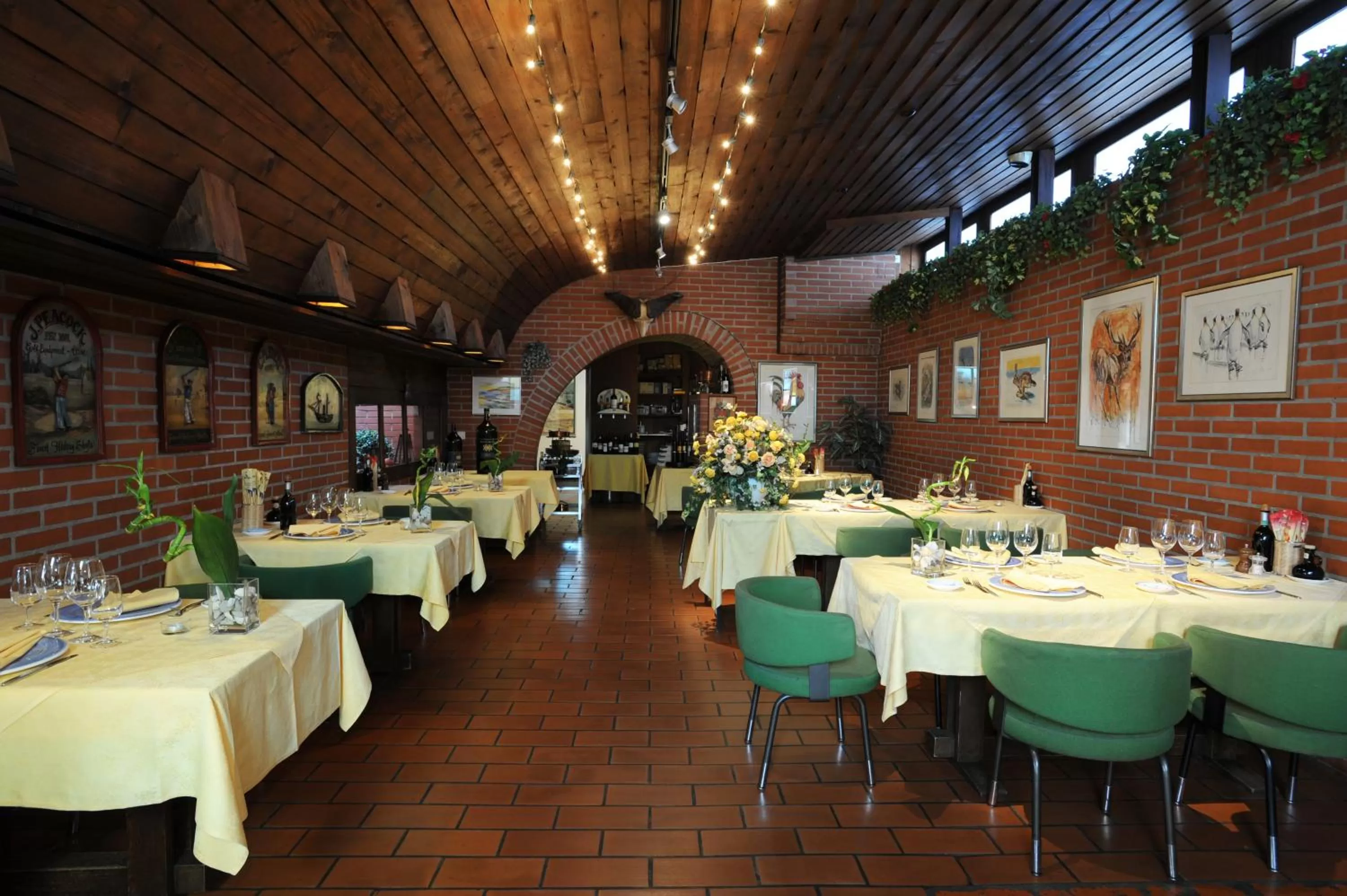 Restaurant/places to eat in Colorado Hotel