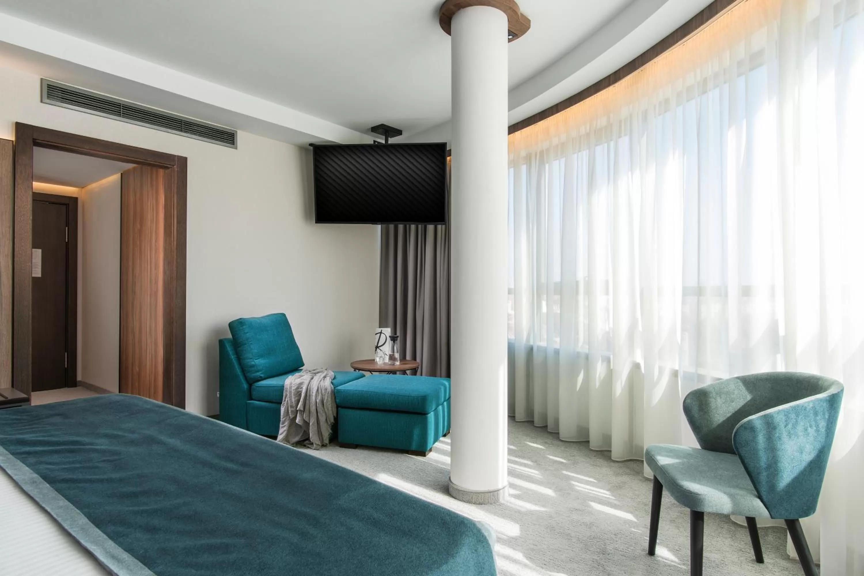 Living room, Bed in Rosslyn Central Park Hotel Sofia