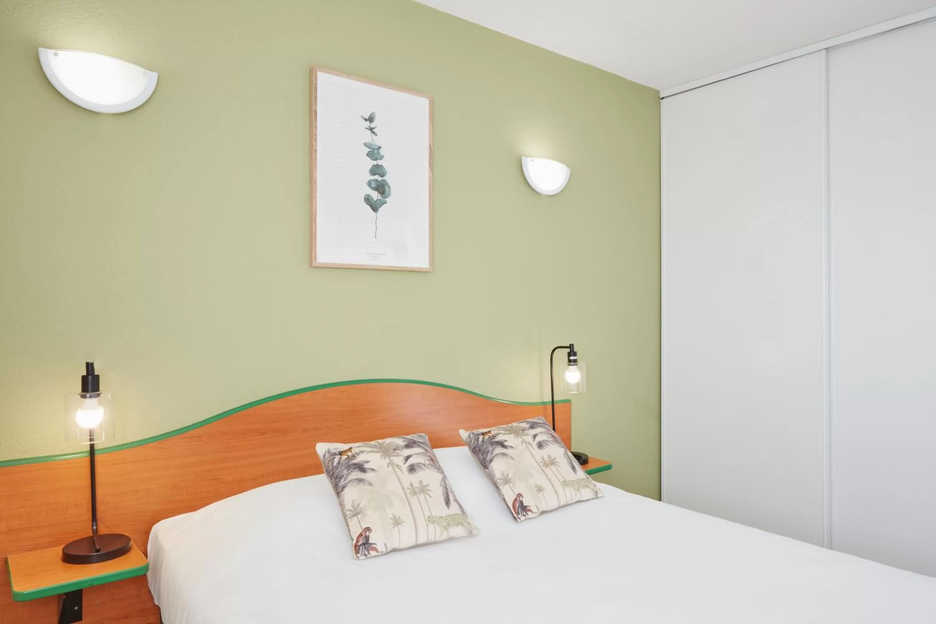 Bedroom, Bed in Aparthotel Adagio Access Bordeaux Rodesse