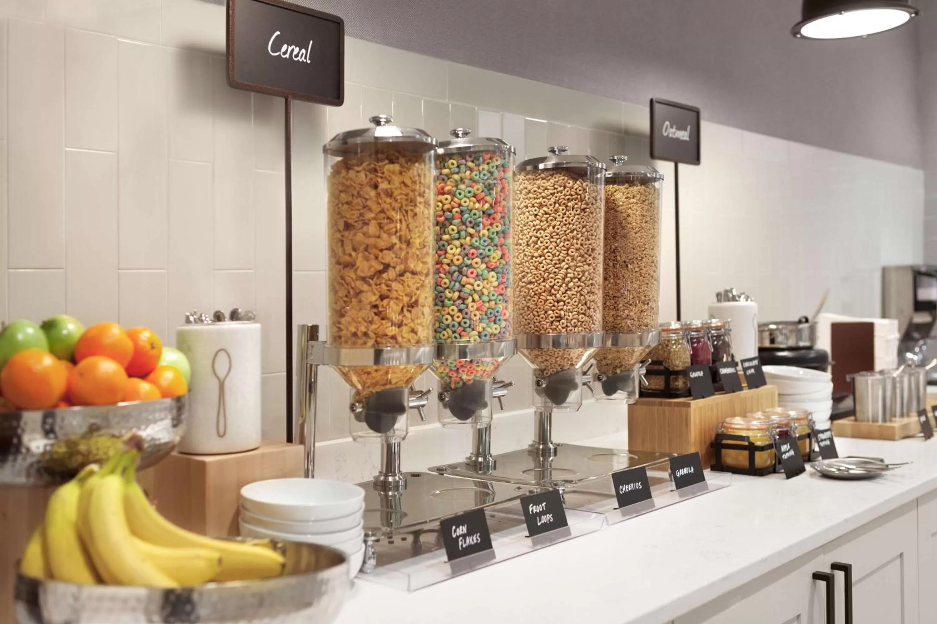 Dining area in Embassy Suites By Hilton Wilmington Riverfront