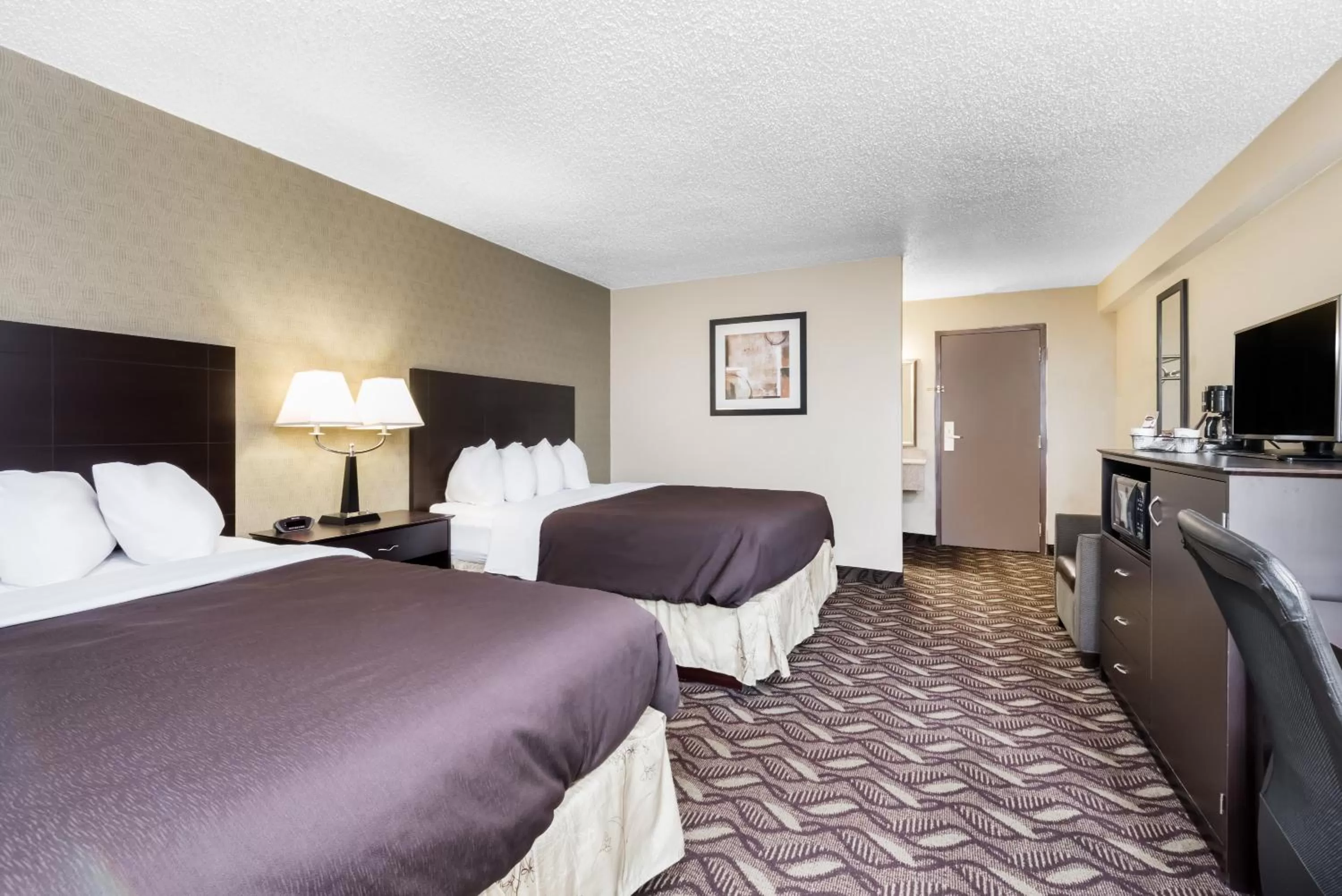Photo of the whole room, Bed in Days Inn by Wyndham Bismarck