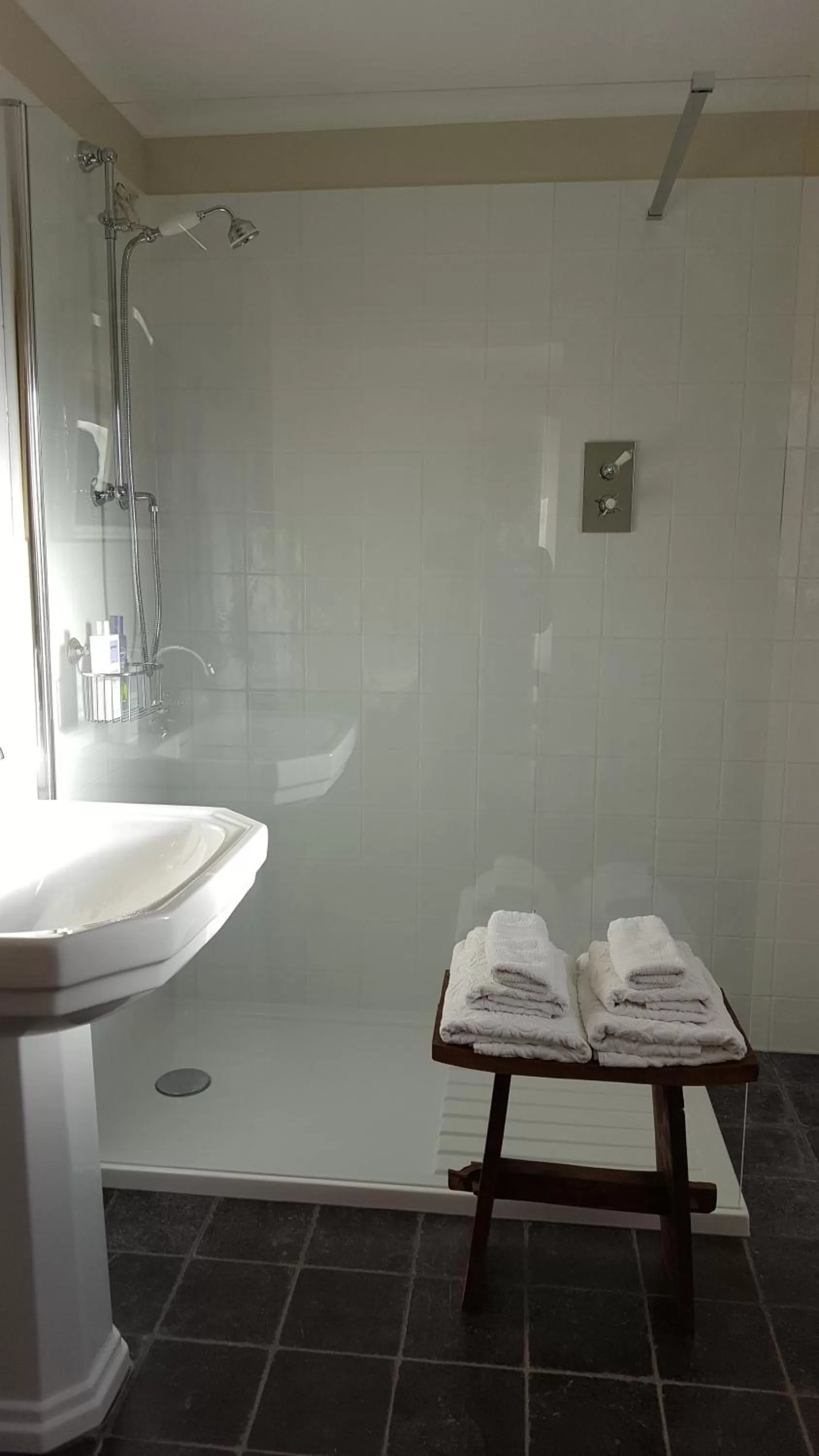 Property building in Landrop Bed & Breakfast