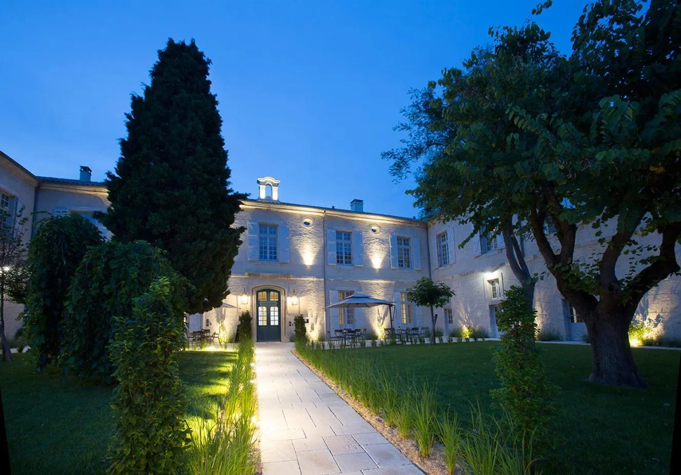 Property building in College des Doctrinaires, Hôtel, Résidence et SPA