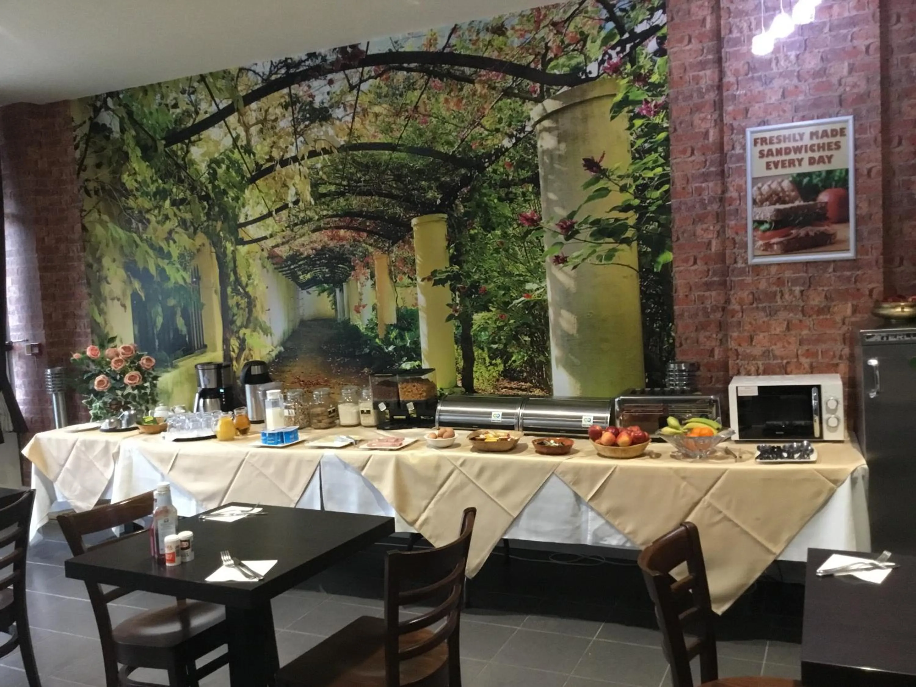 Restaurant/places to eat in Star Anglia Hotel City Center by OYO